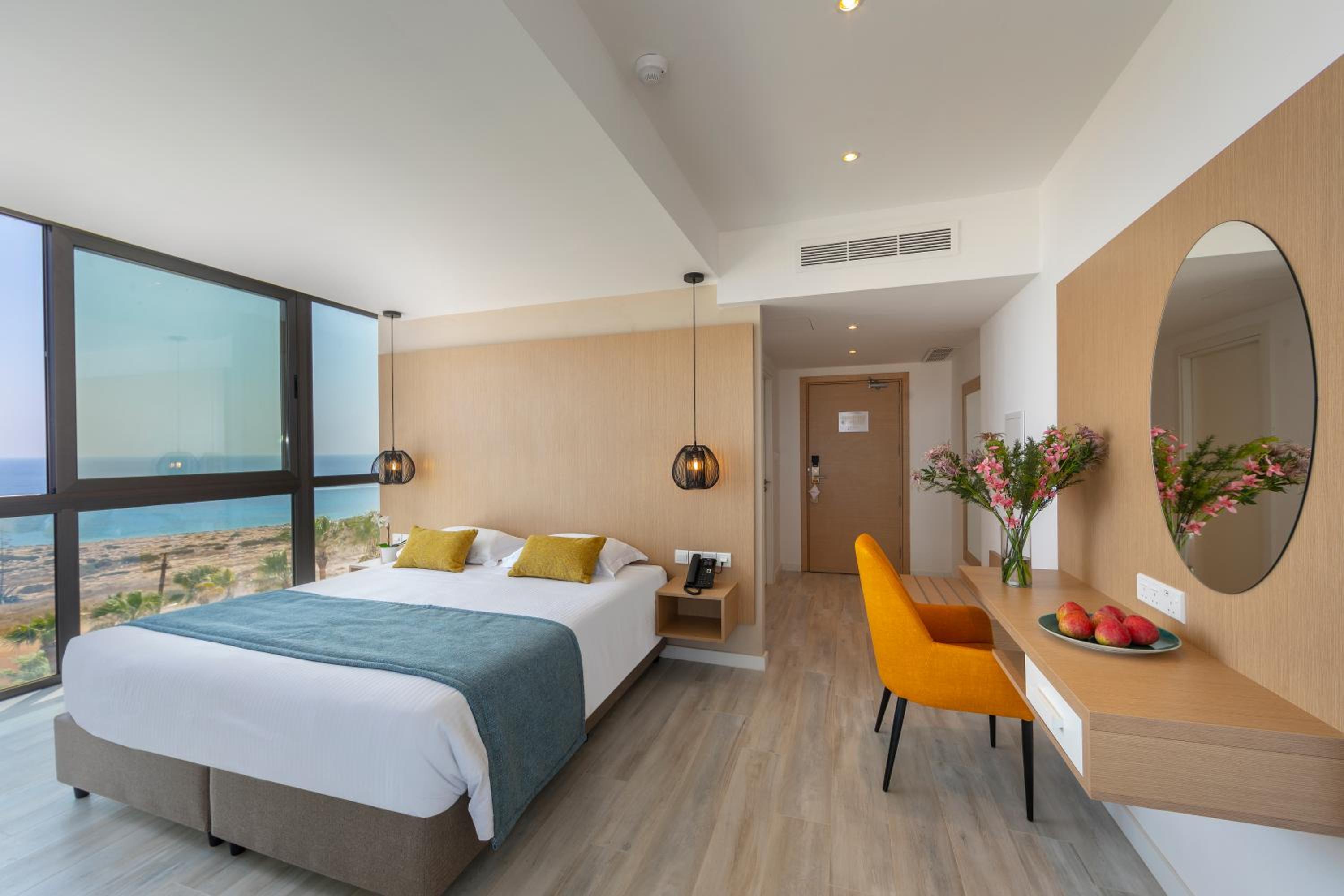 Junior Suite with Sea View & Spa Bath