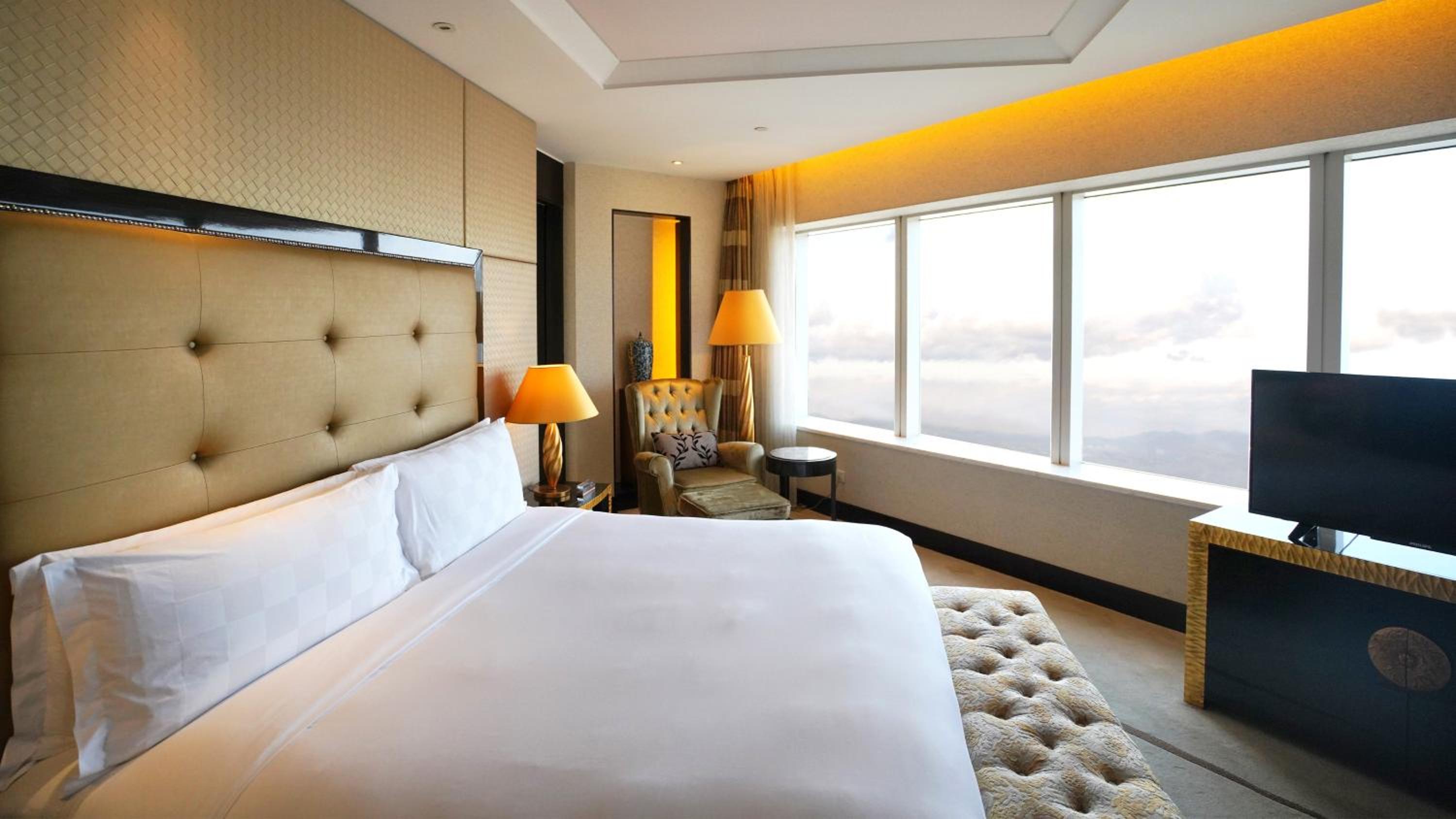 Junior King Suite