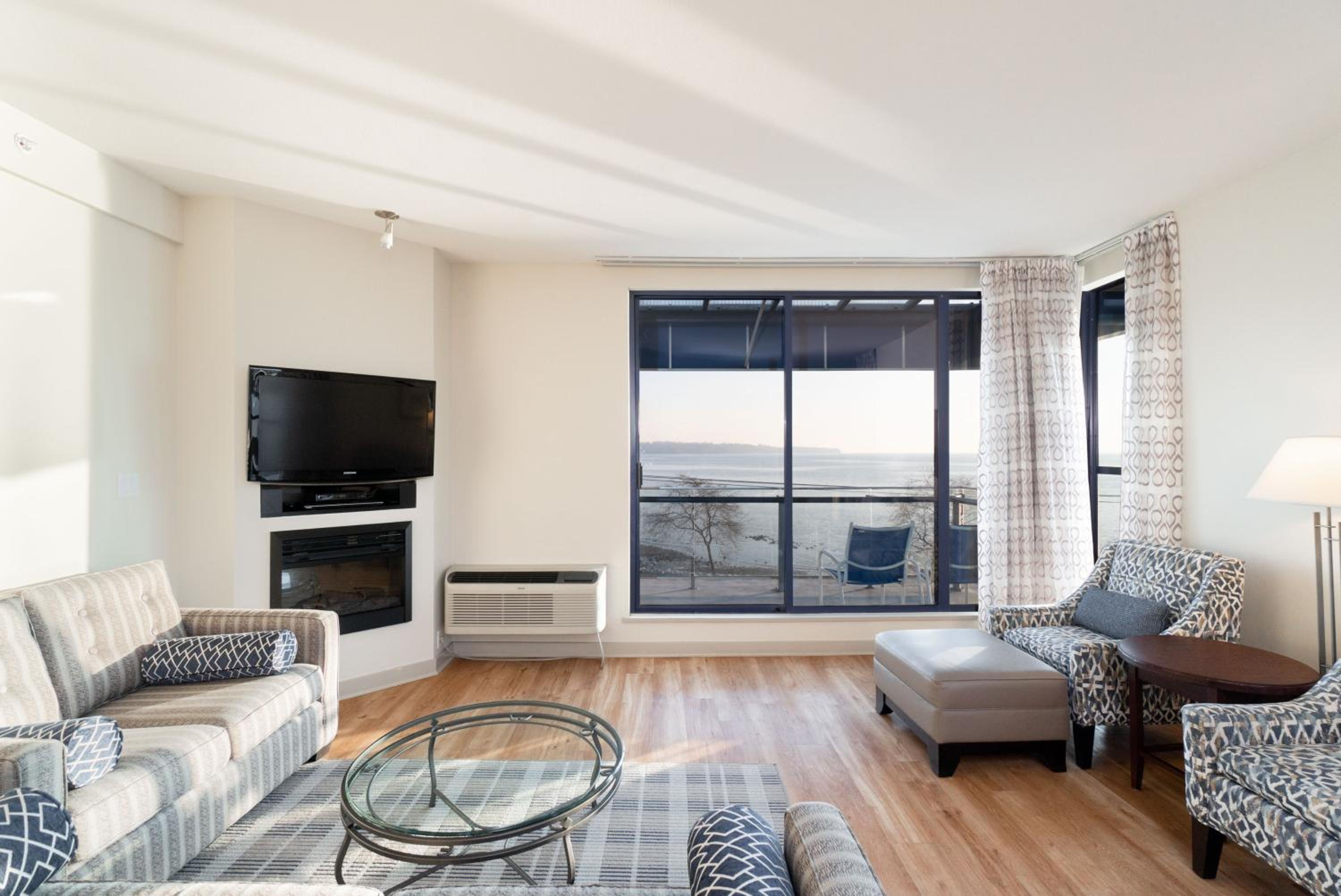 One-Bedroom Suite with Spa Bath