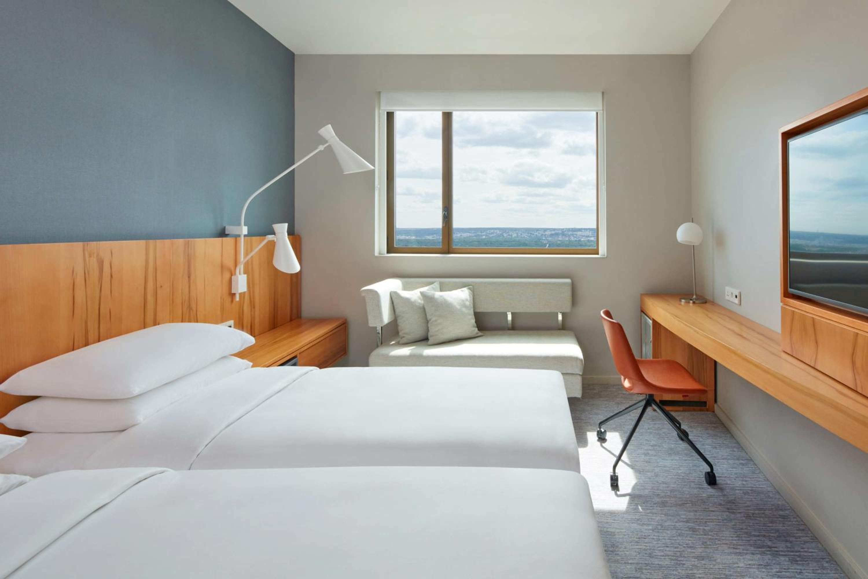 Twin Room - High Floor/Club Access