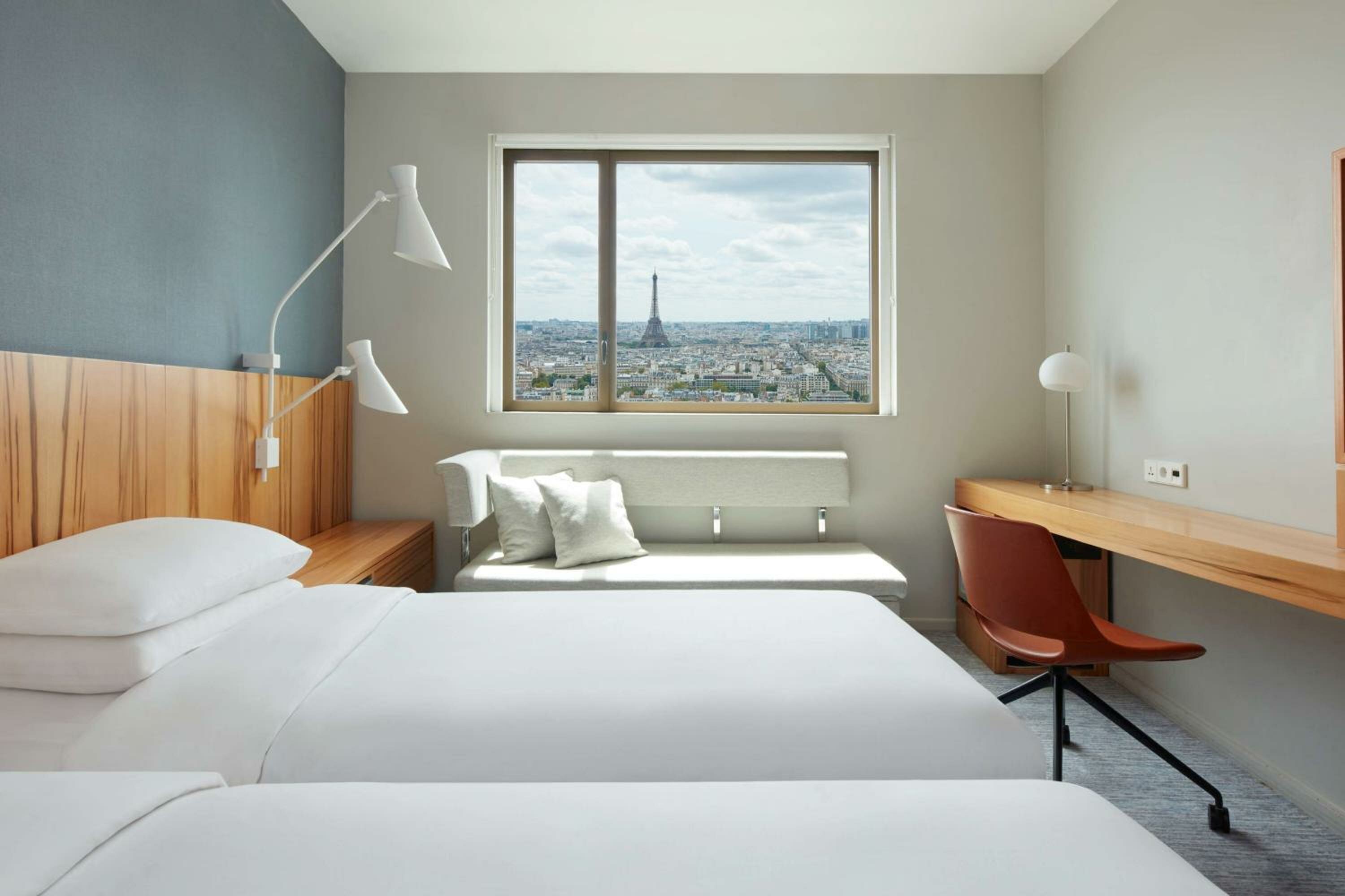 Twin Room with Eiffel Tower View - High Floor/Club Access