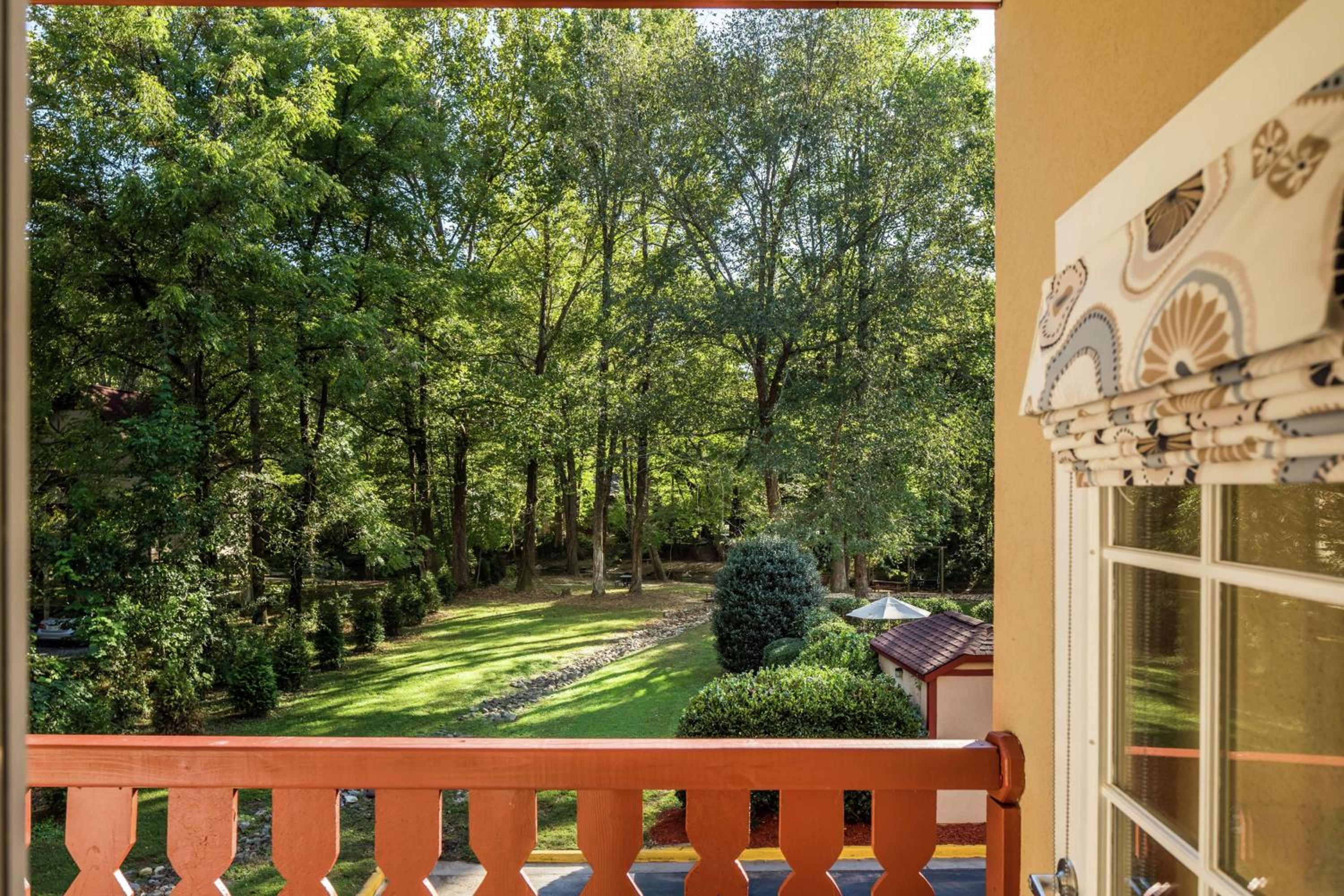 King Room with River View - Non-Smoking