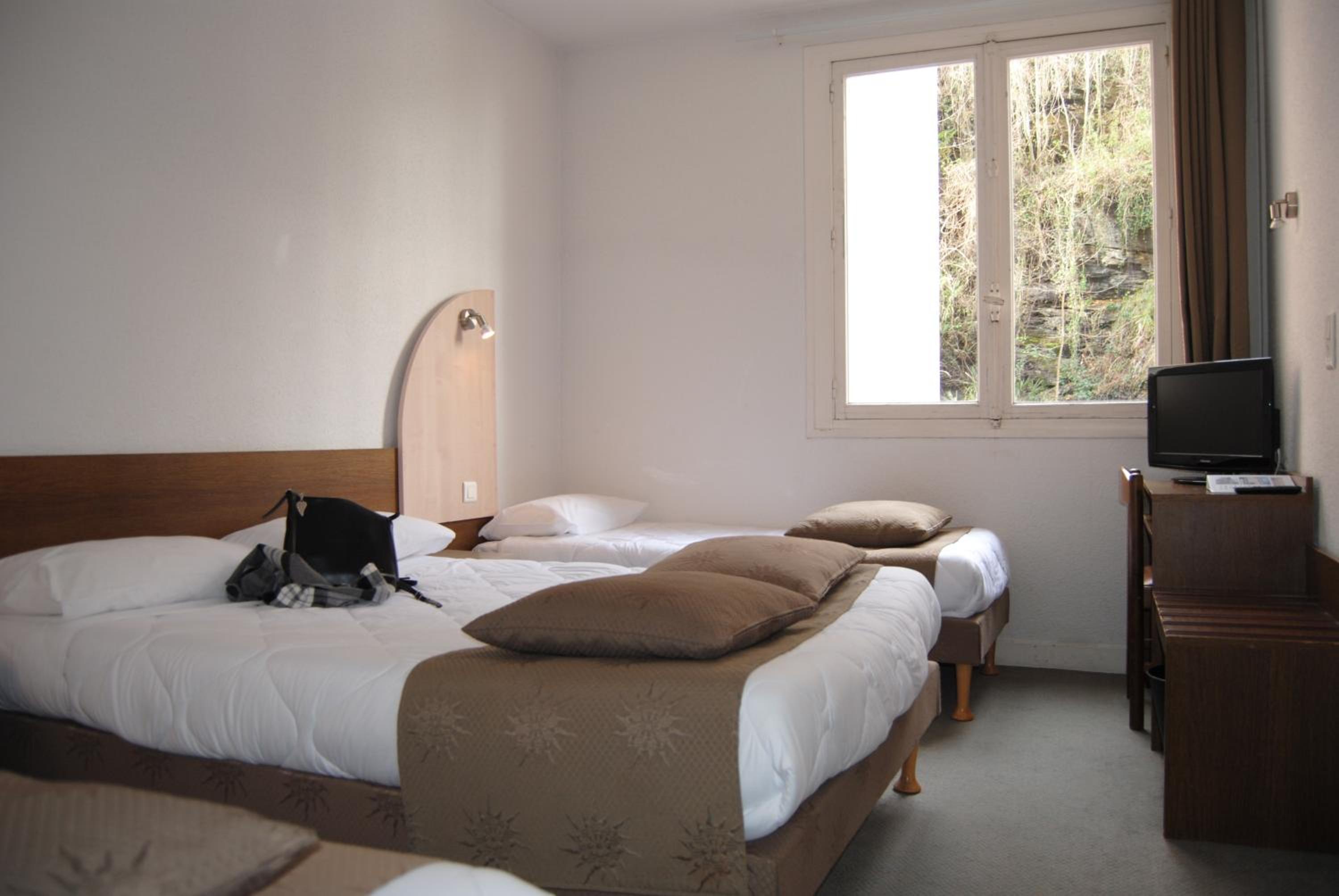 Quadruple Room (2 Adults + 2 Children)