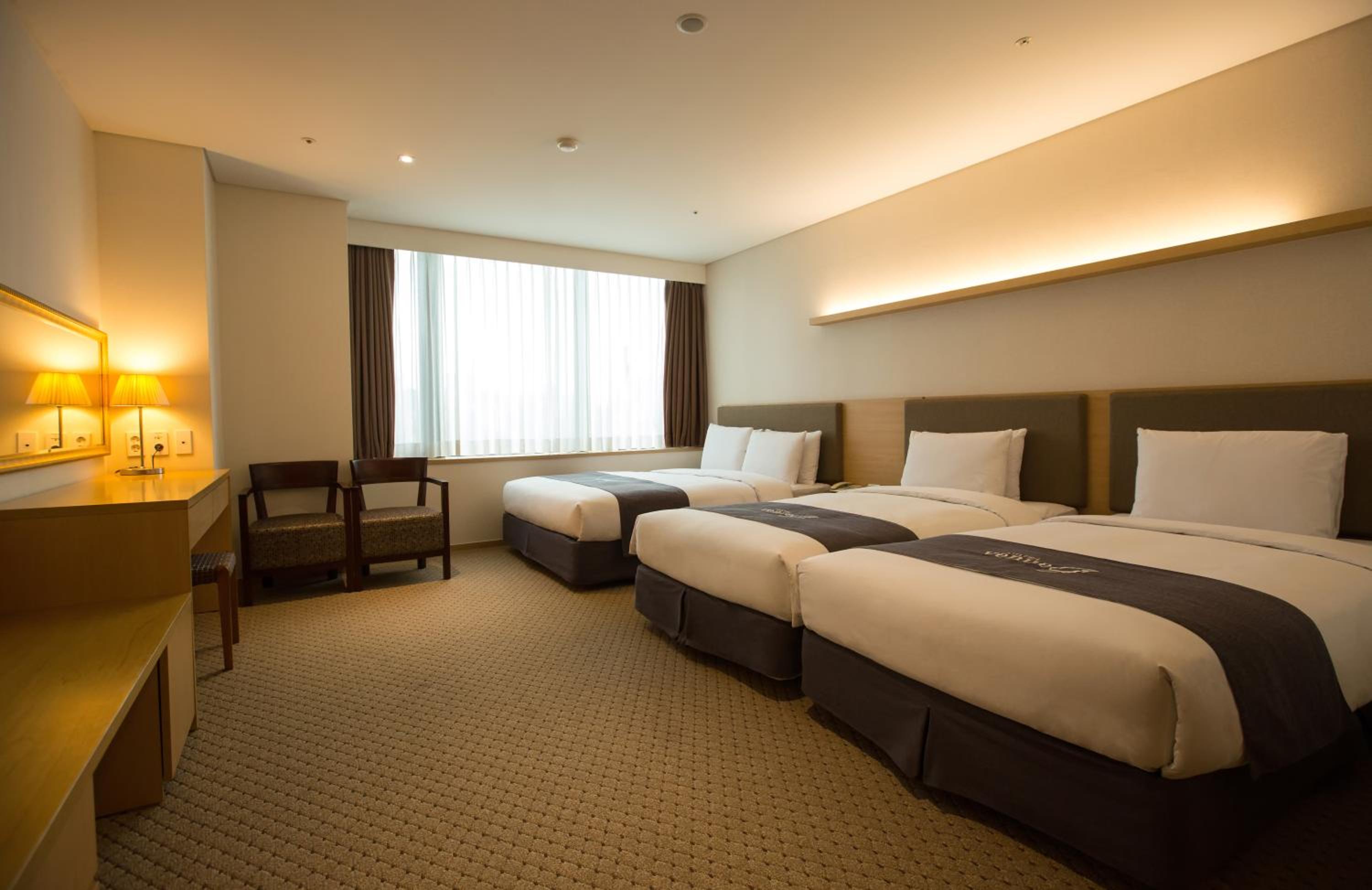 Deluxe Family Room with Bath