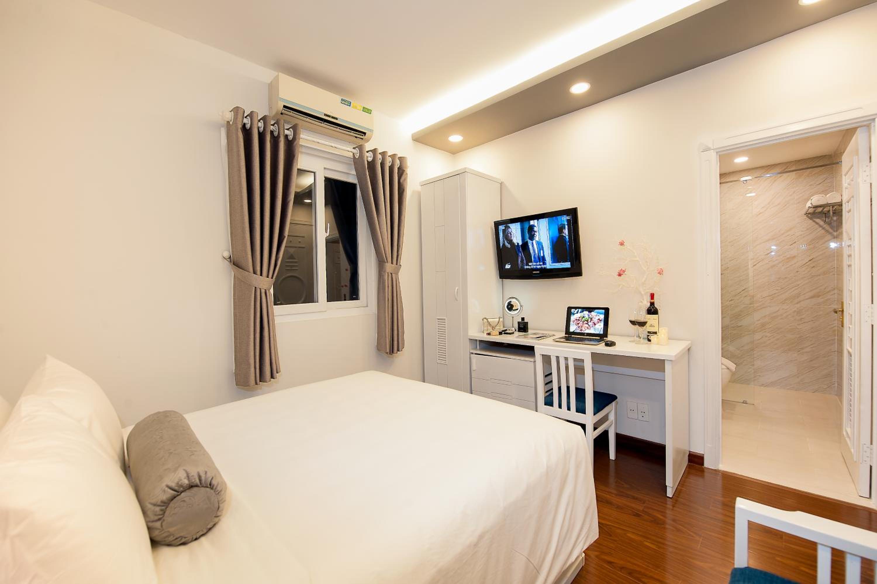 Deluxe Room with Window