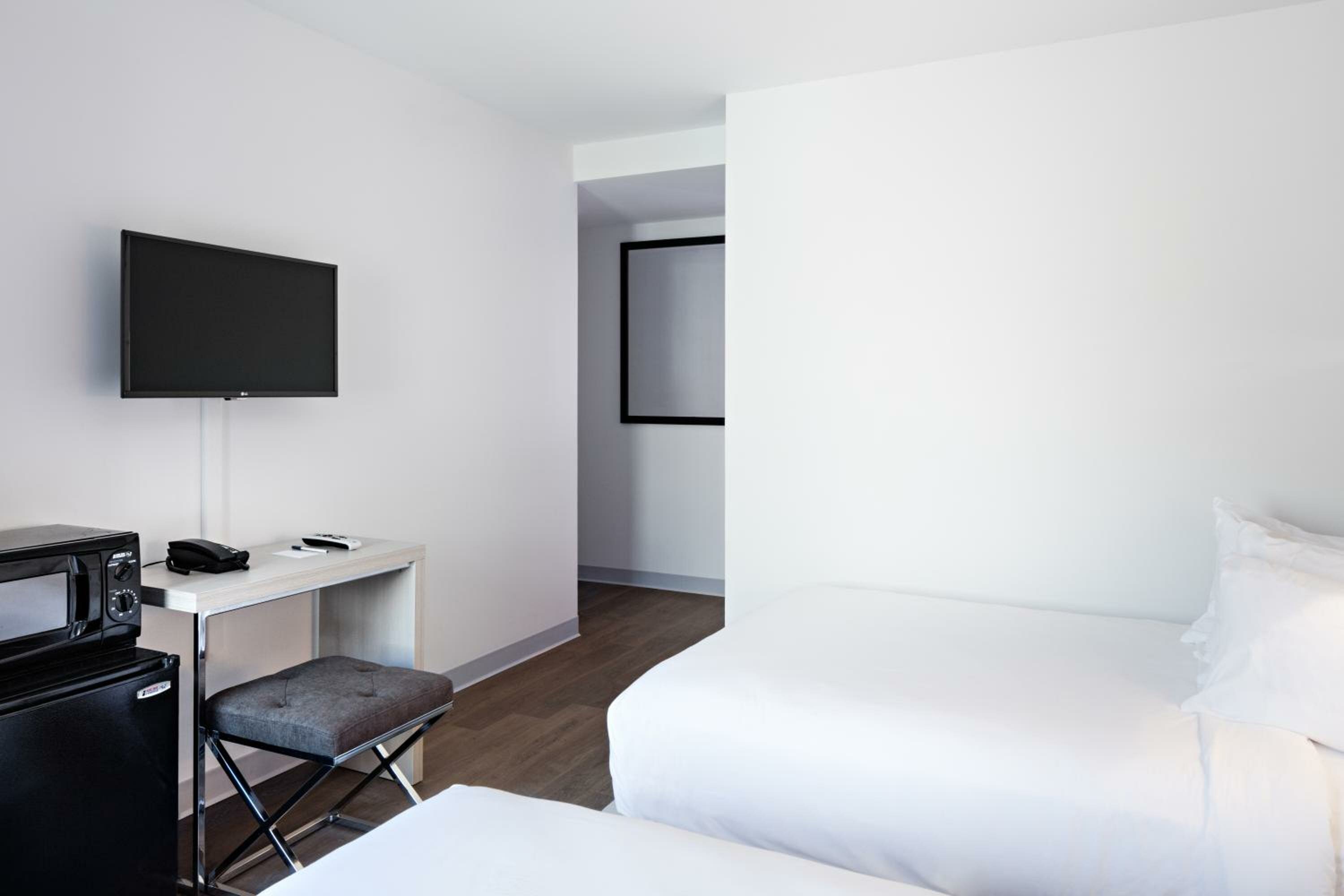 Gatsby Deluxe Double (2 beds)