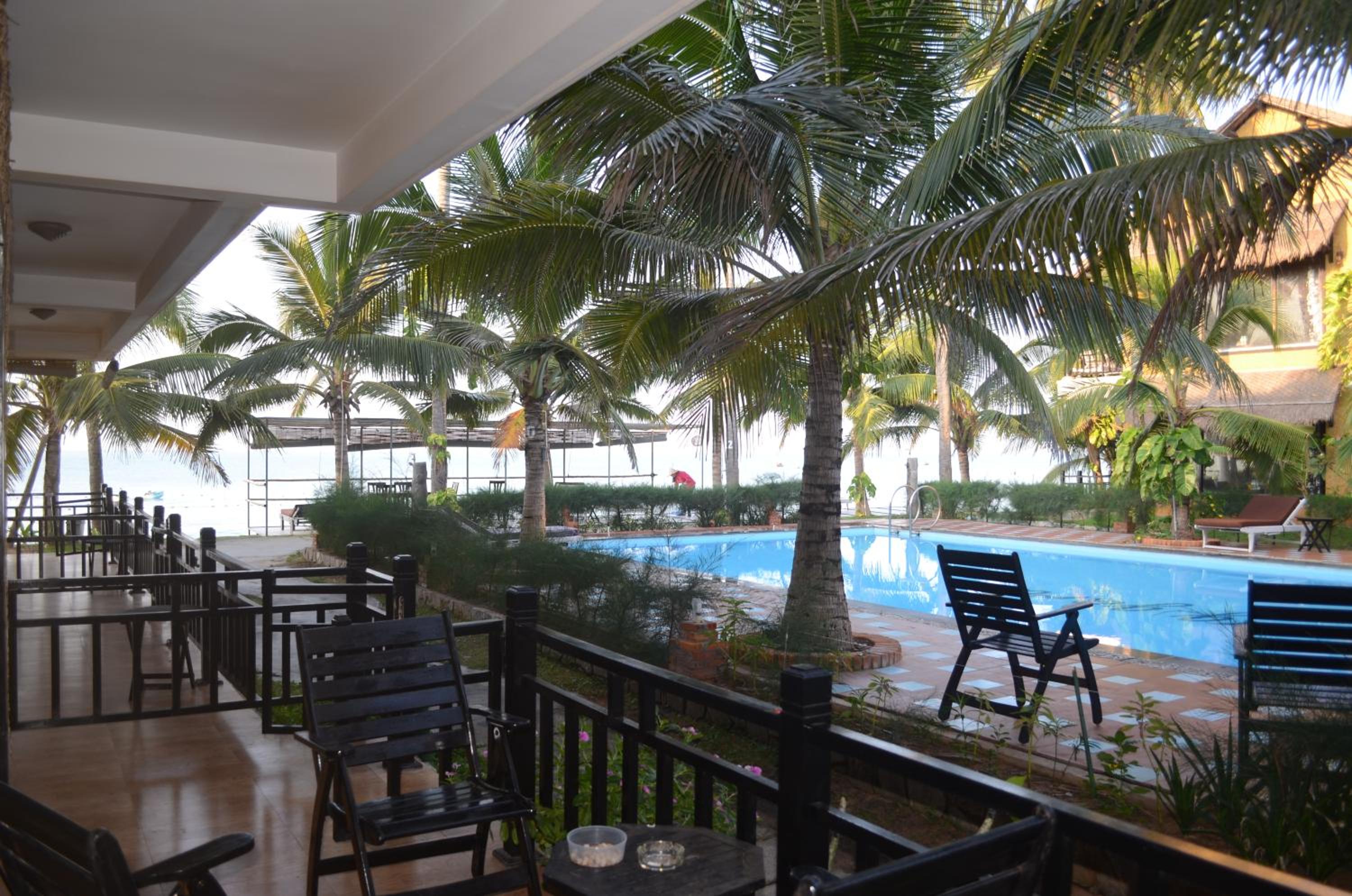 Standard Quadruple Room with Pool View