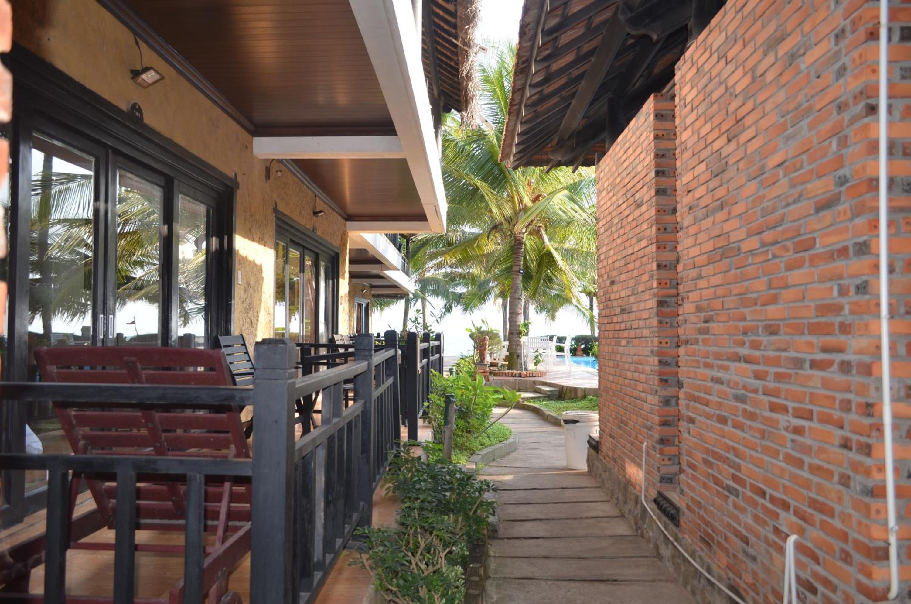 Standard Quadruple Room with Pool View