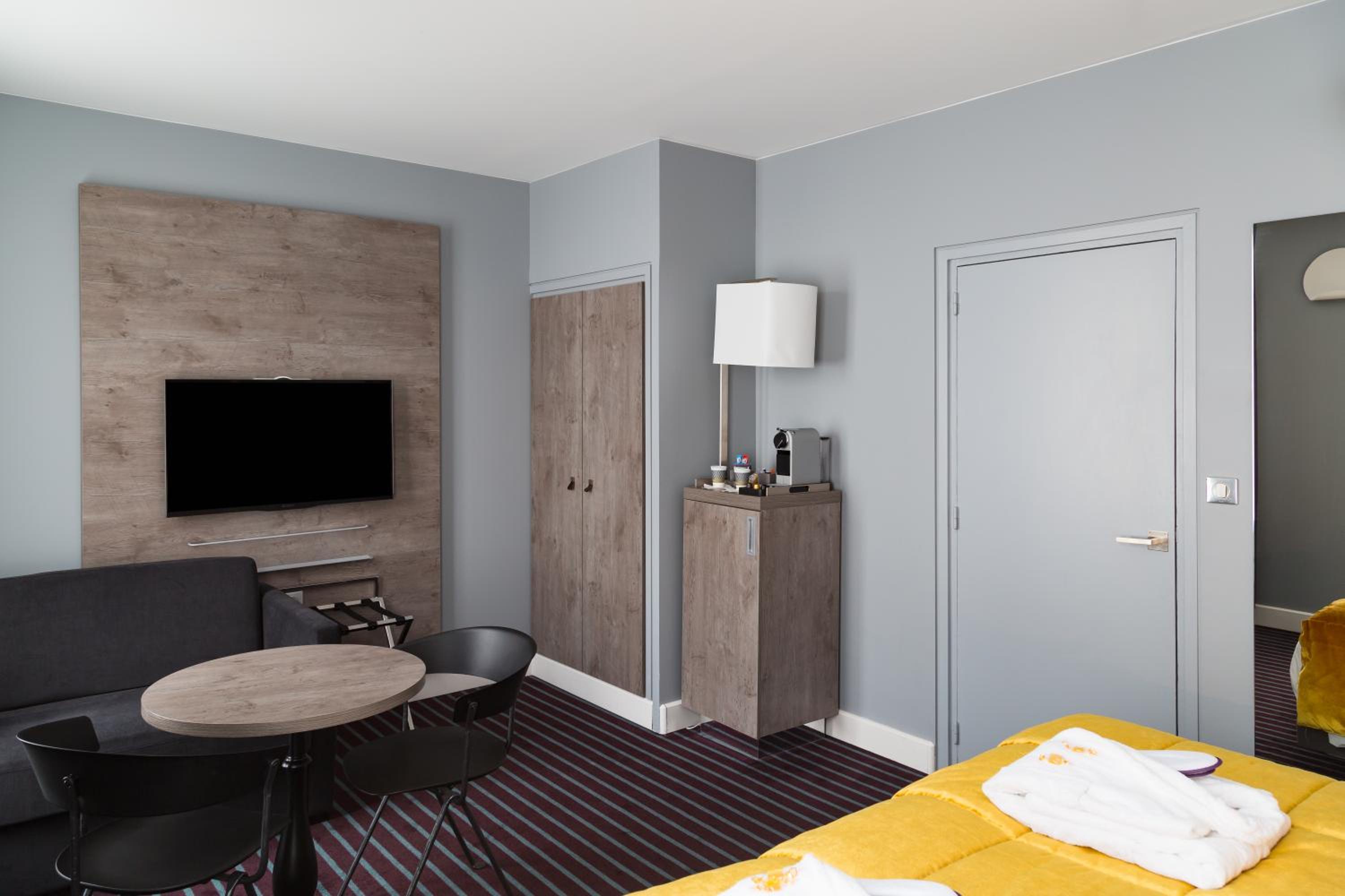 Privilege King Room with Sofa Bed