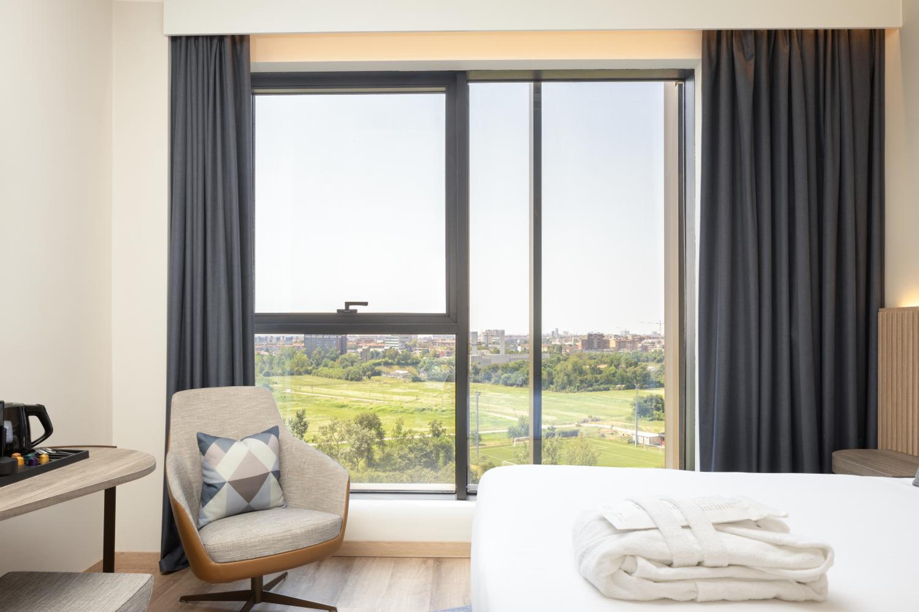 Deluxe King Room - High Floor