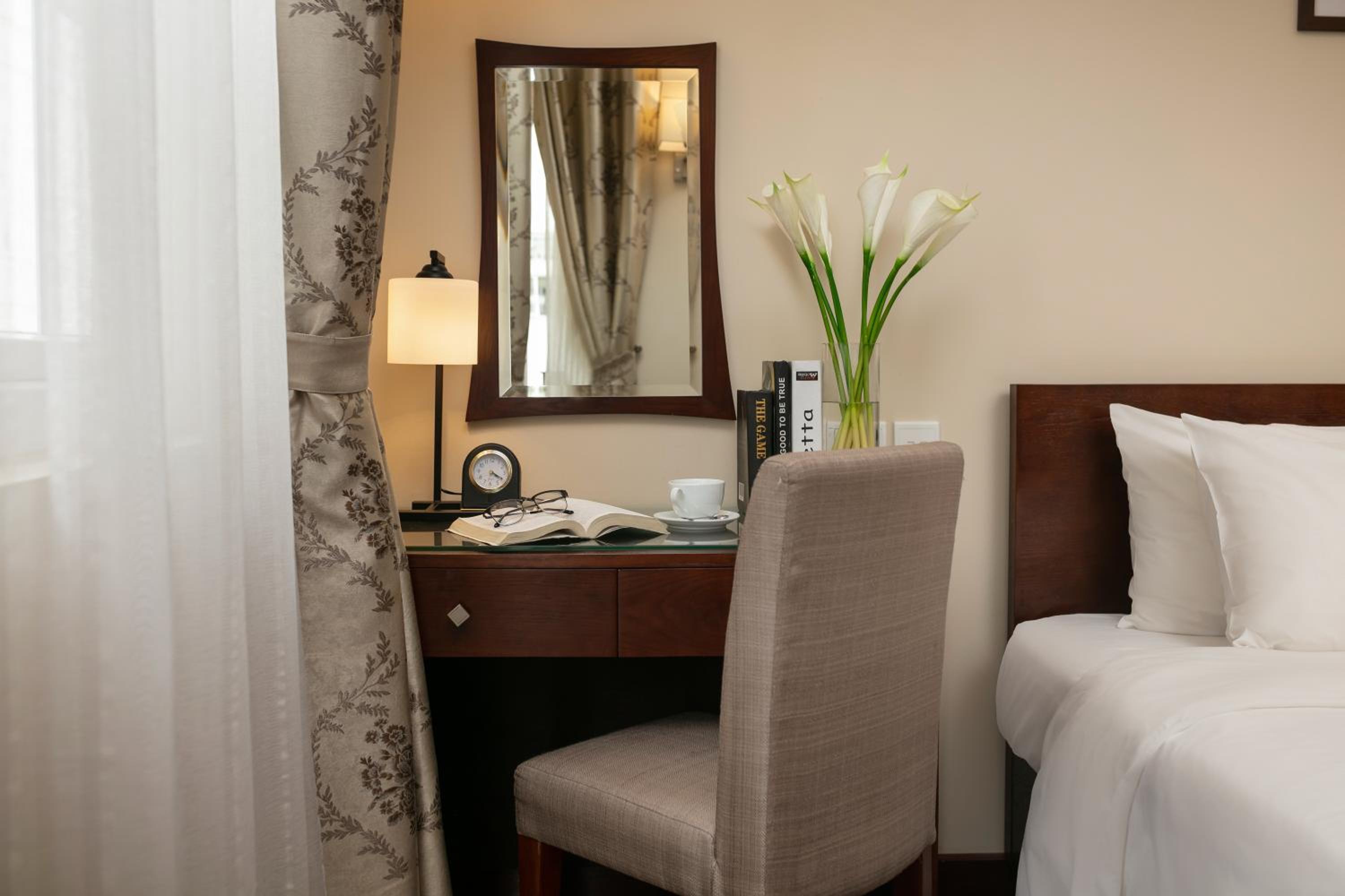 Deluxe Double Room with Windows