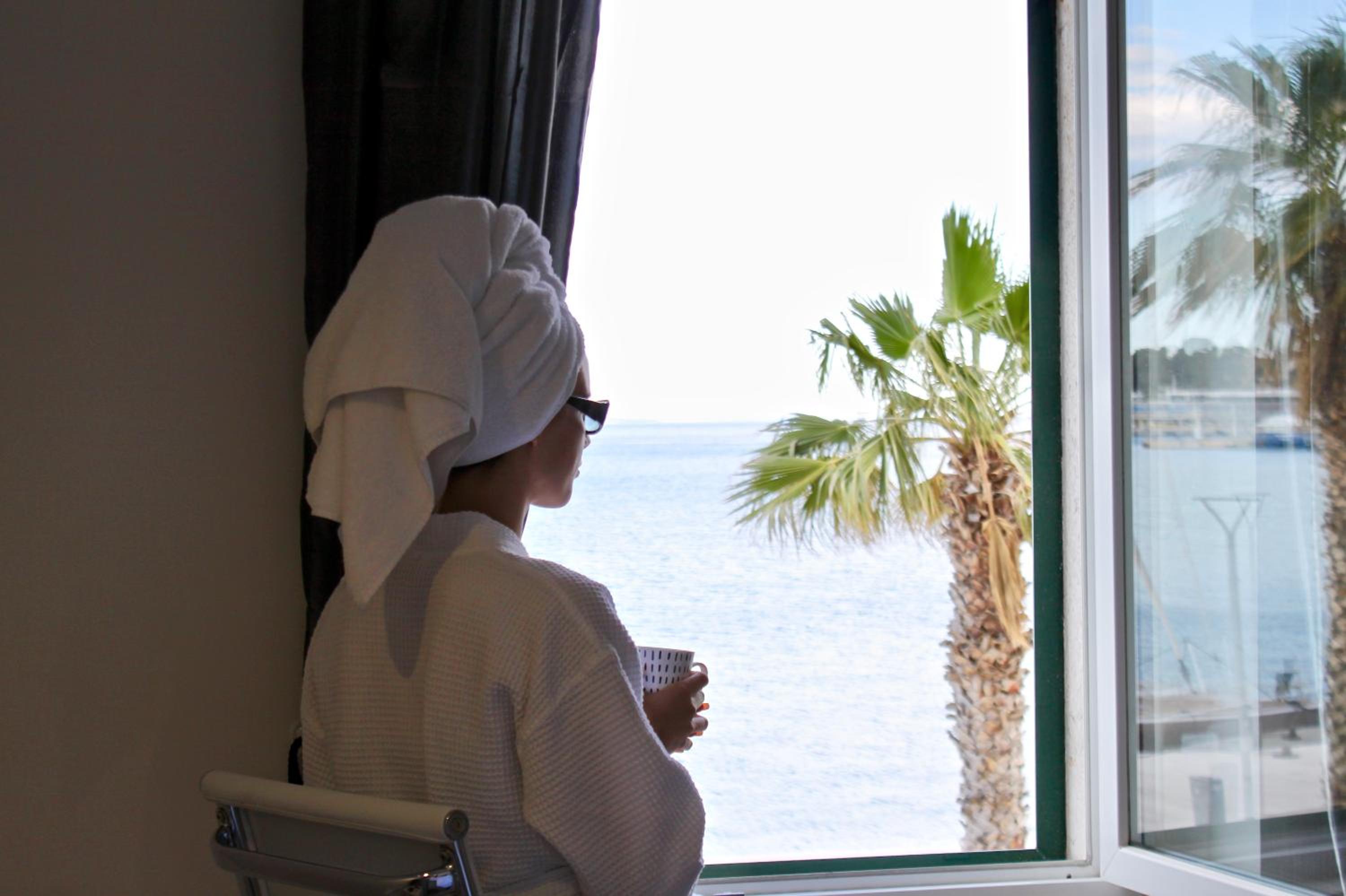 Deluxe Room - Partial Sea and Promenade View