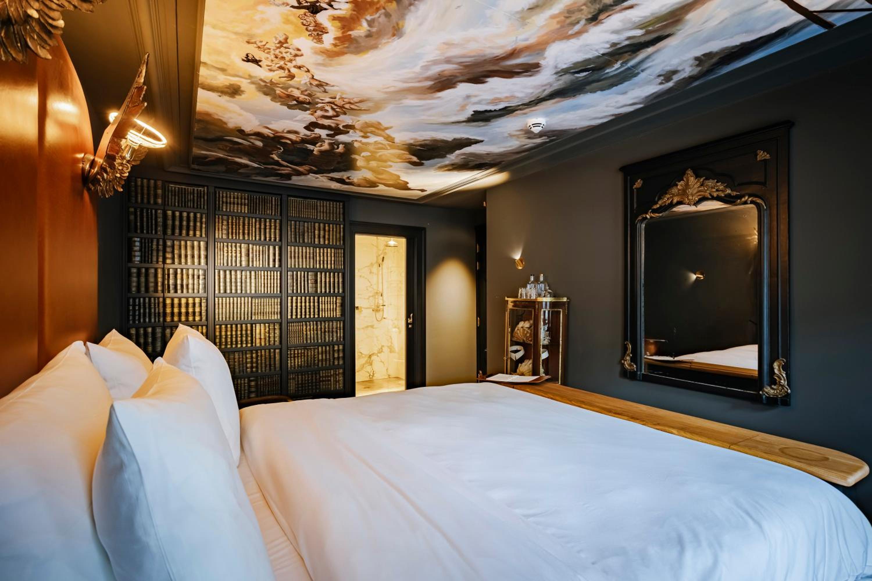 Deluxe Double Room (Benedictus de Spinoza)