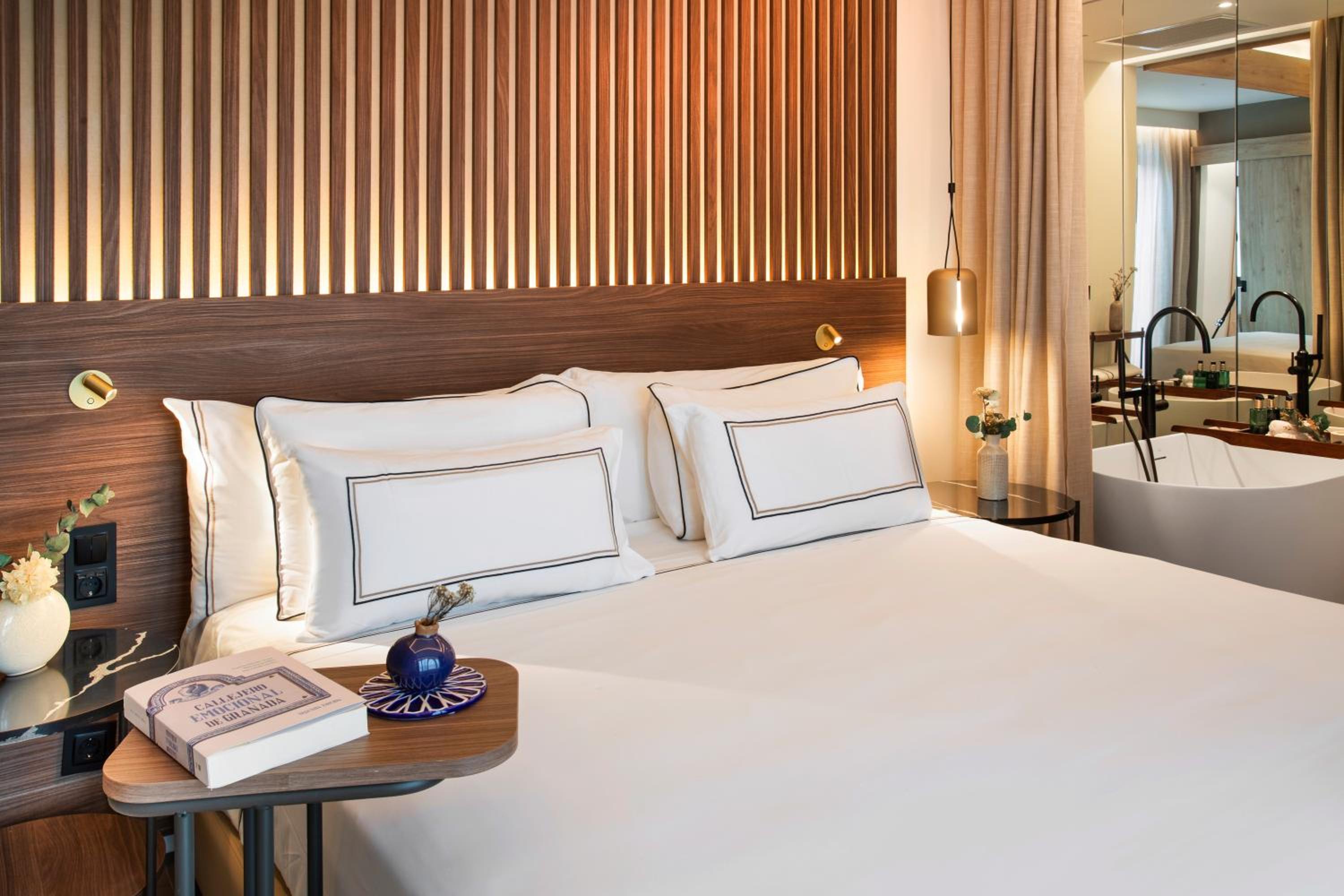 Master Suite The Level