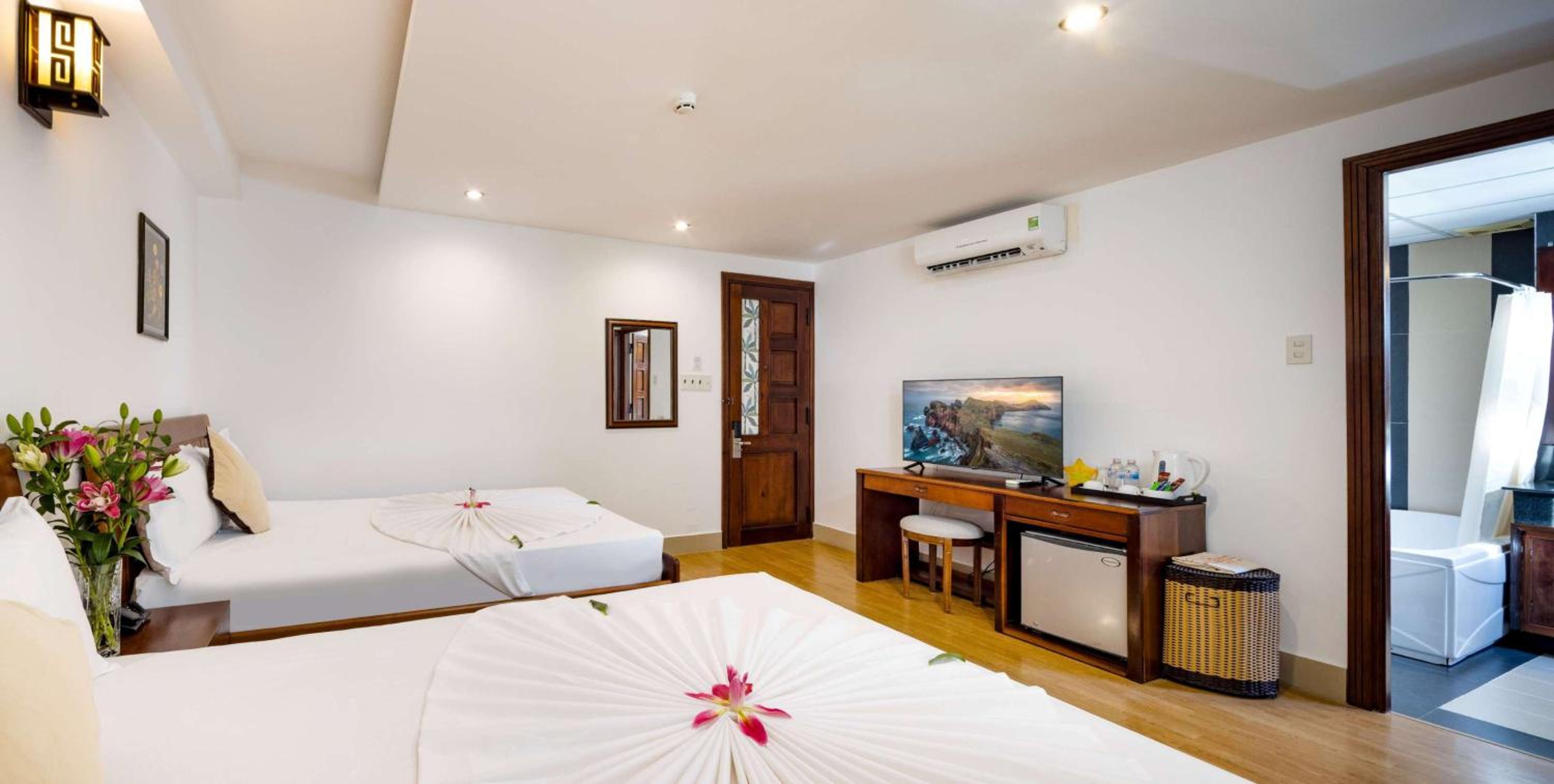 Triple Room With City View