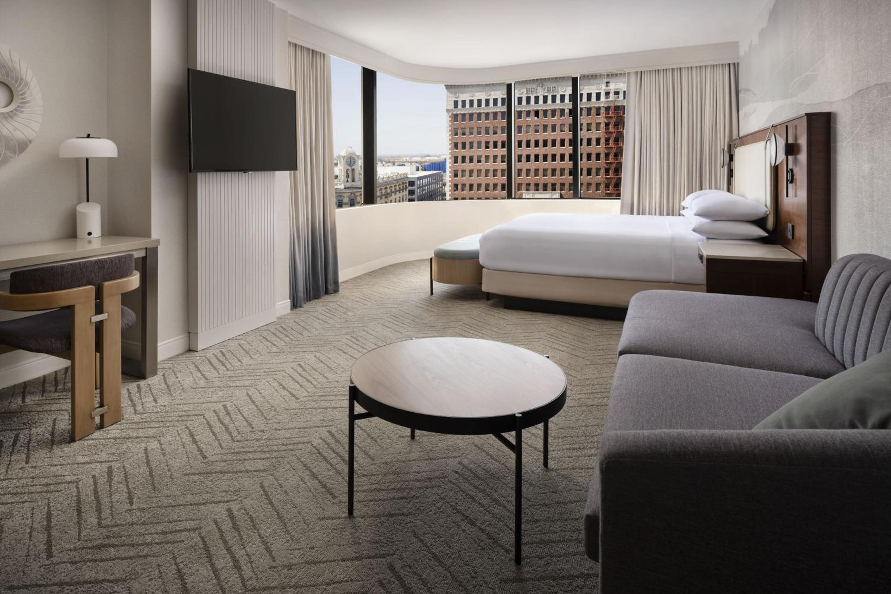 Deluxe King Room with City View