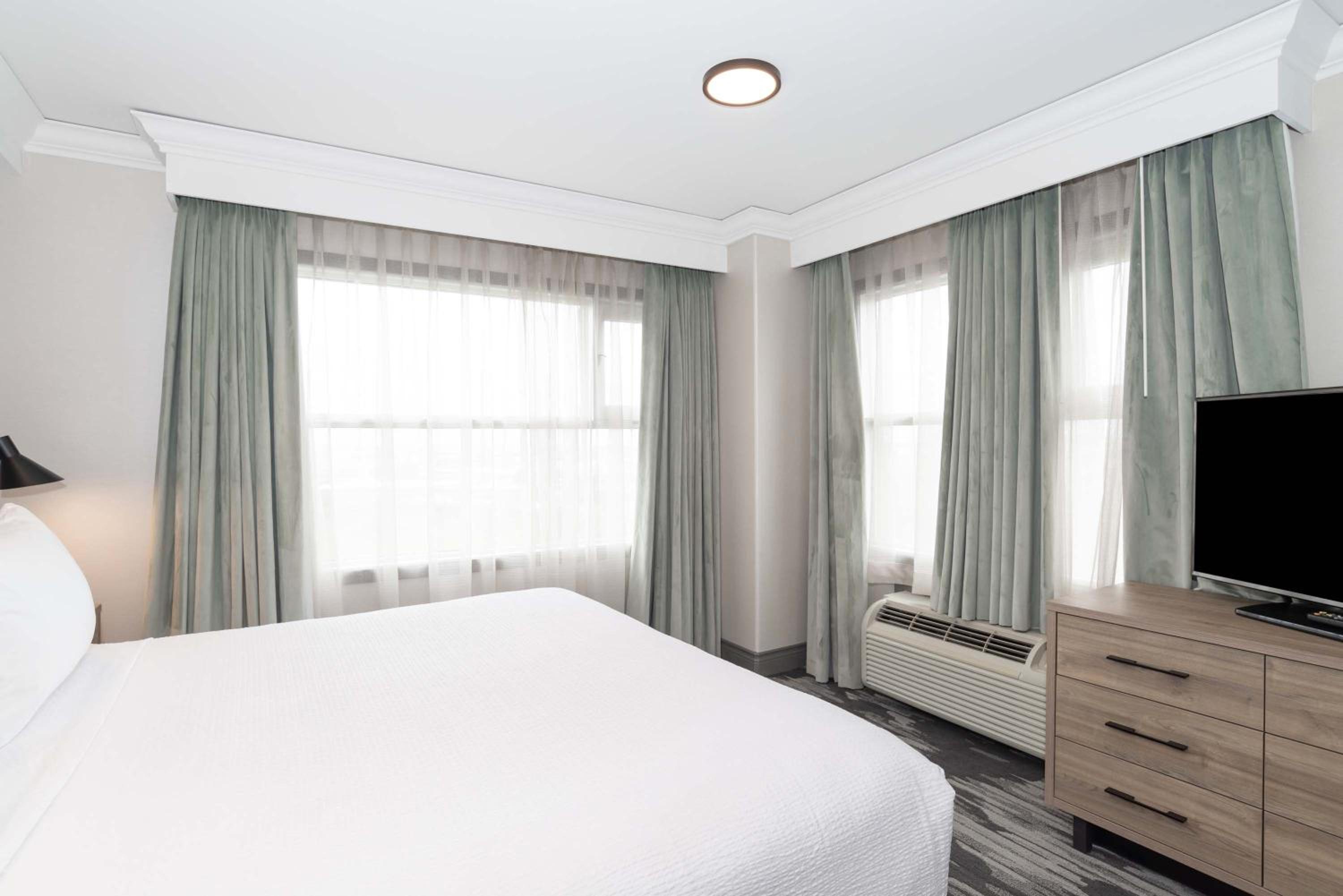 Standard Suite, 1 King Bed, Sofa Bed, Kitchenette