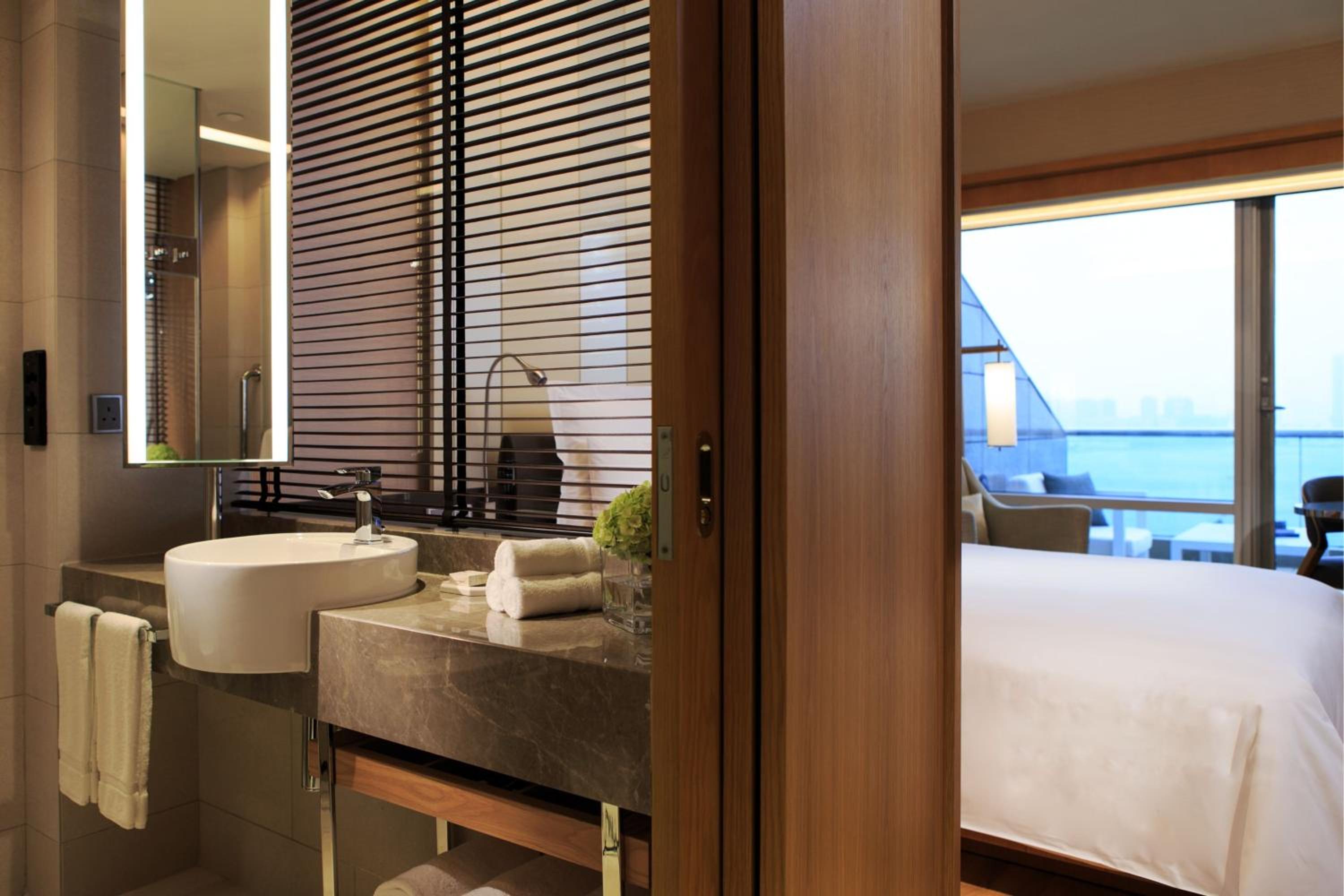 Patio Harbor View Room with Balcony