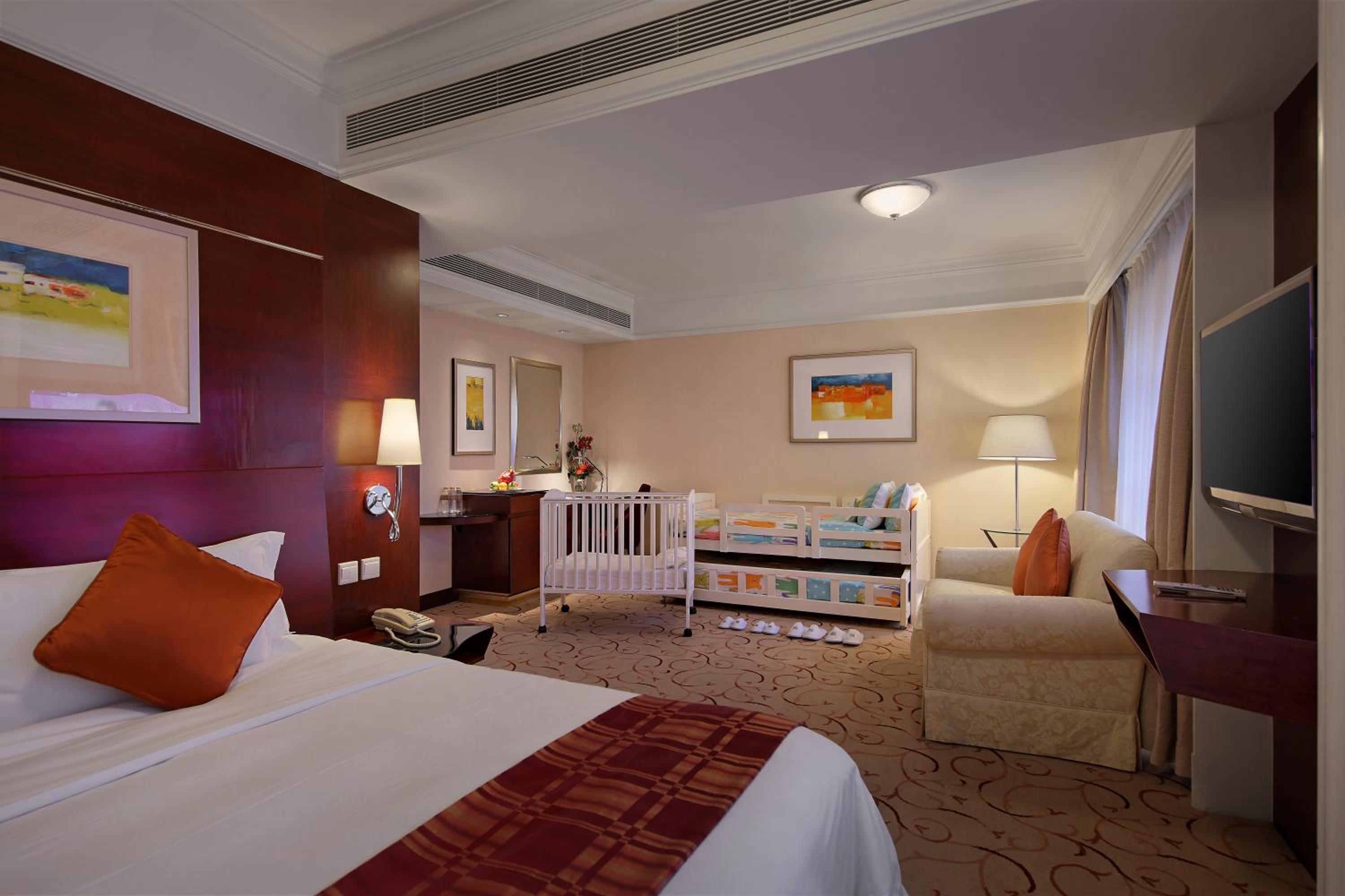 Royal Family Suite (2 Adults + 2 Children) with 4 Breakfasts