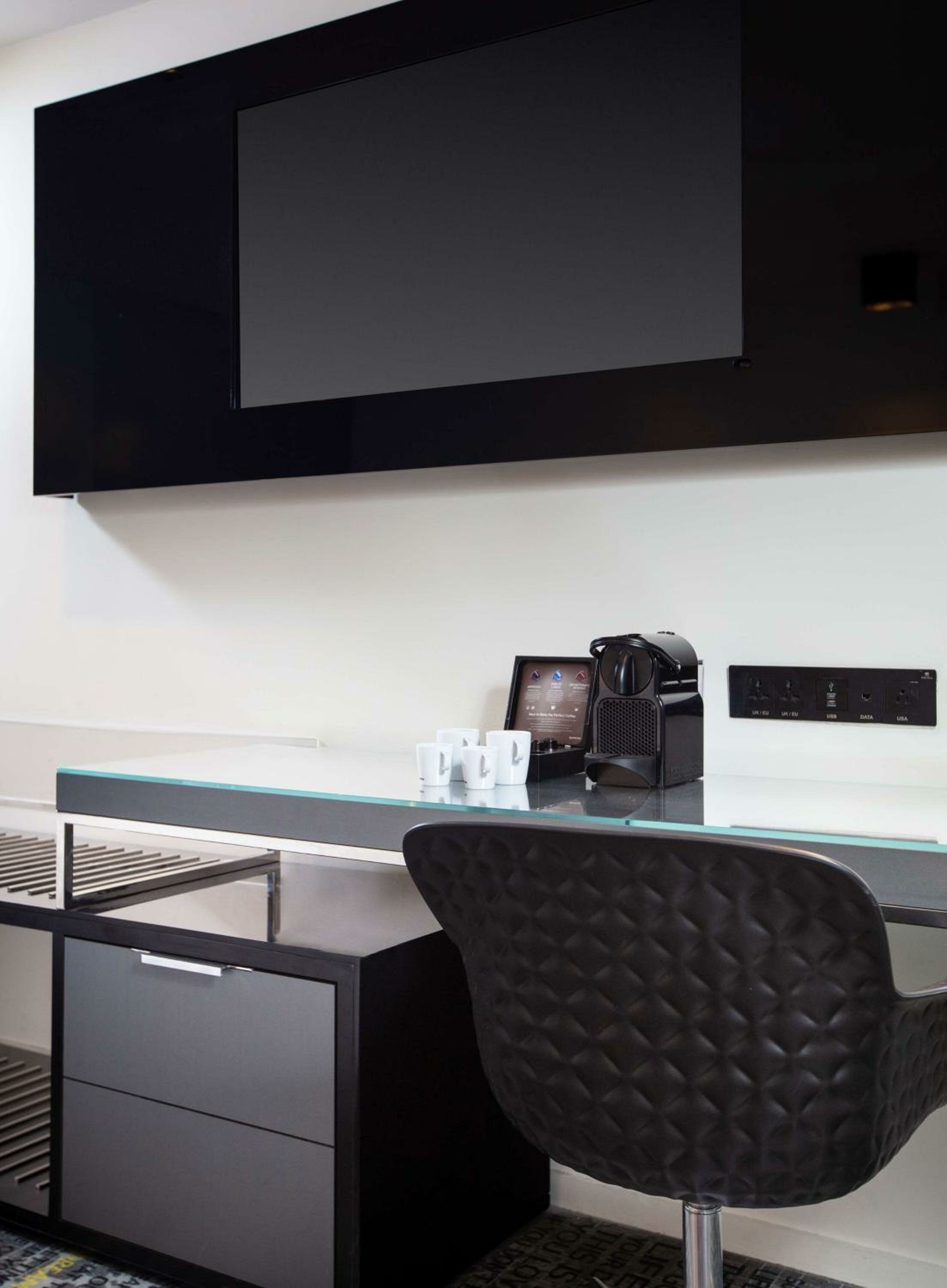 Studio Double Room with Sofa Bed