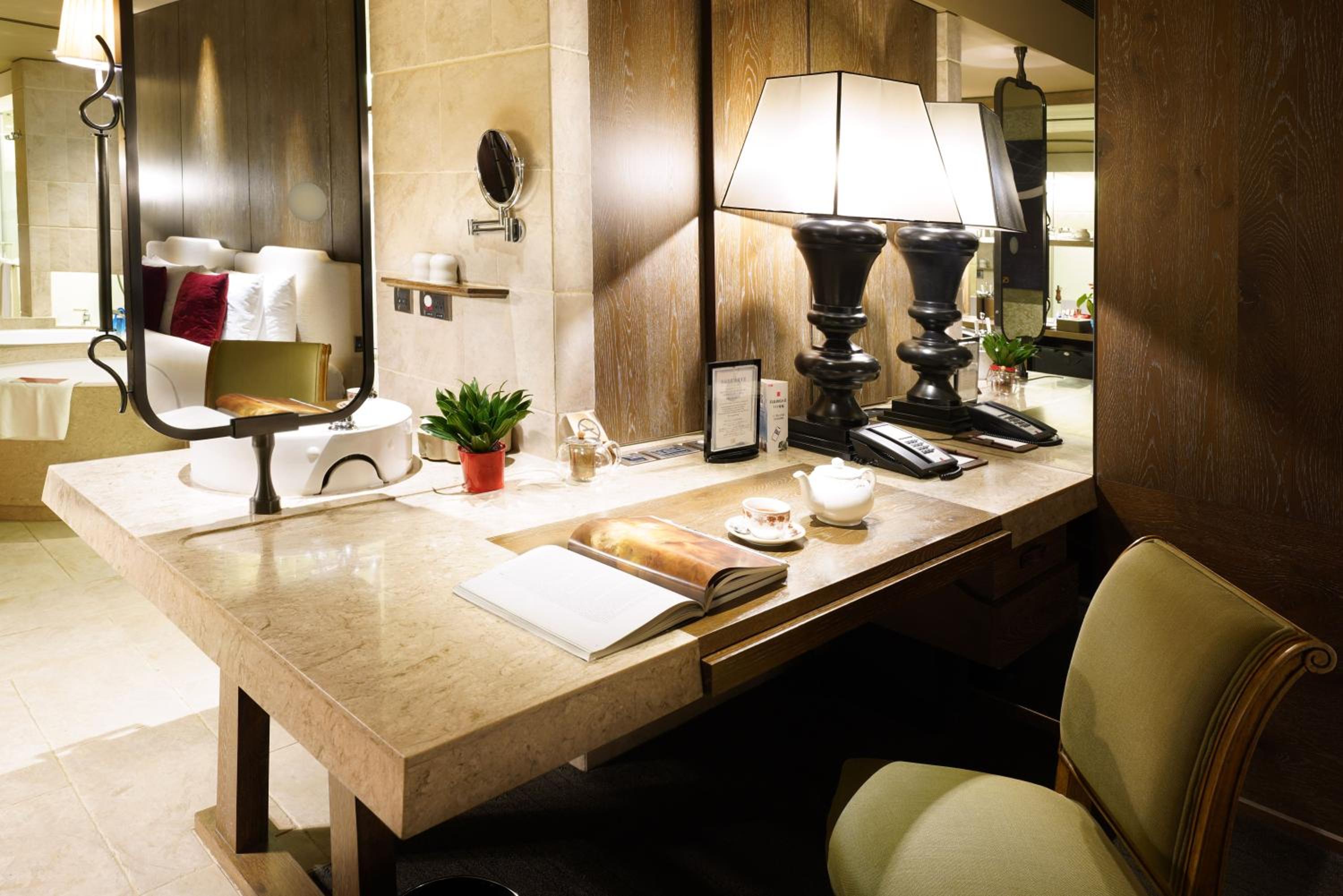 Deluxe Family Room