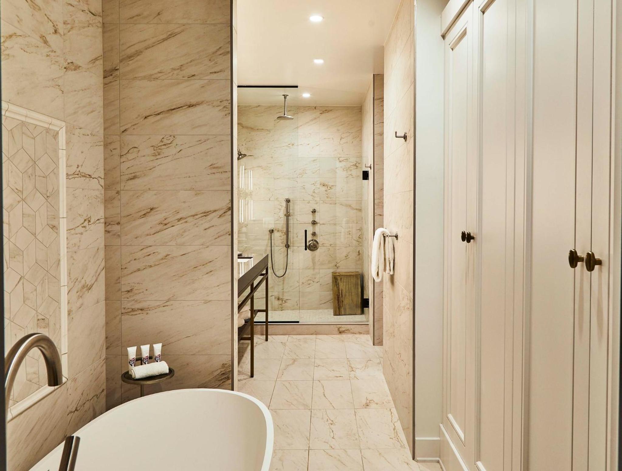 Penthouse Suite, 2 King, River view, High floor