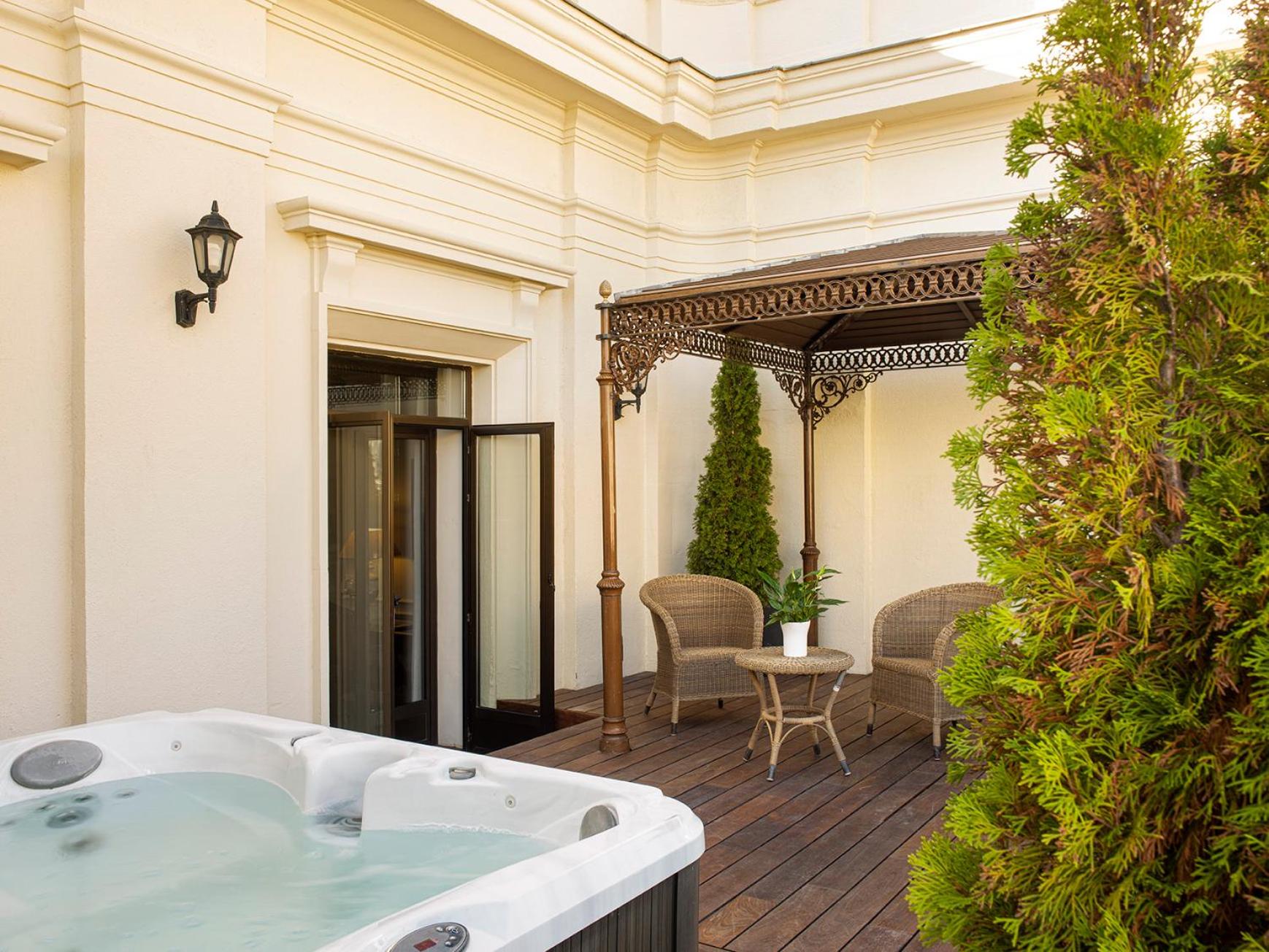 Grand Supreme Room with Jacuzzi Red Level