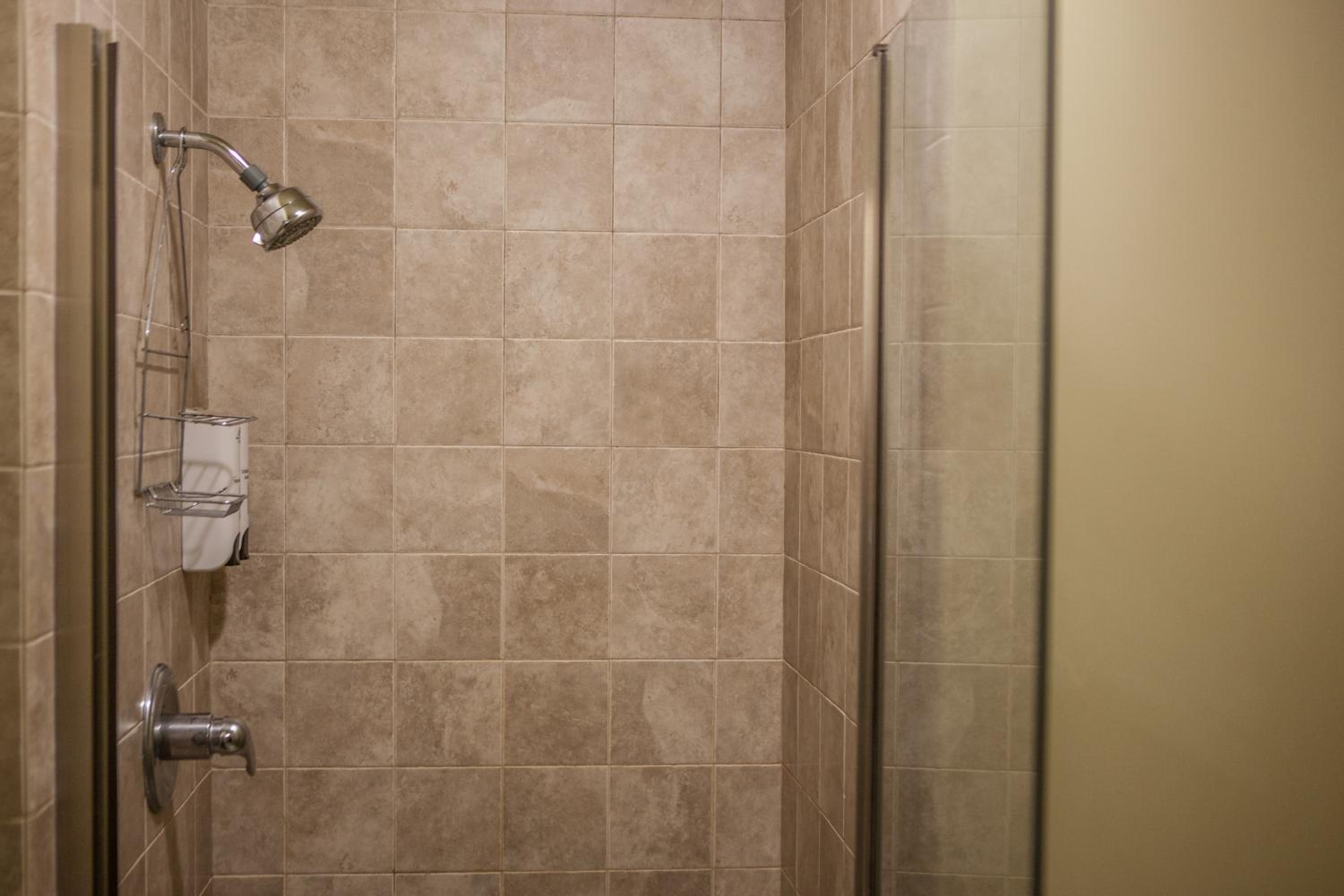 Standard Queen Room With Shared Bathroom