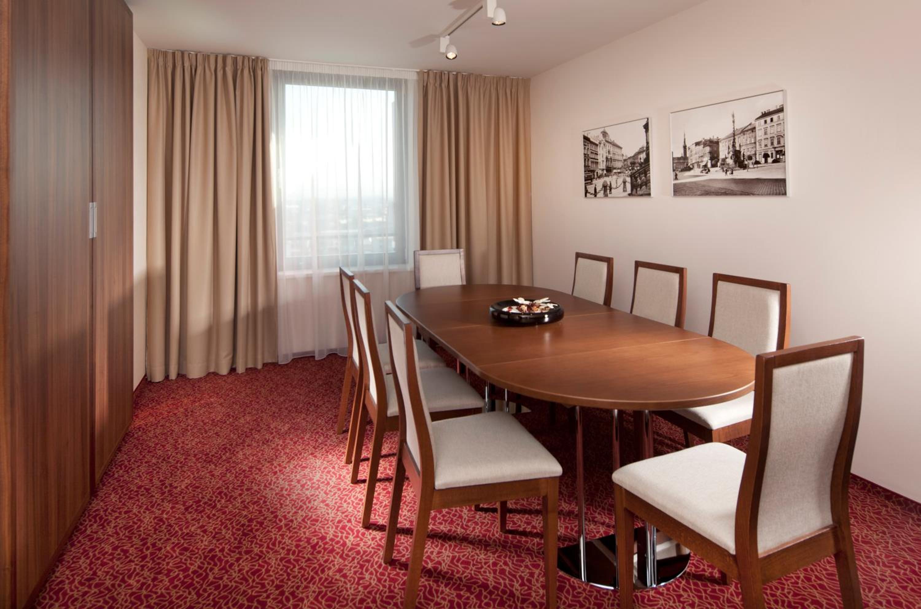 Business Suite (2 Adults)