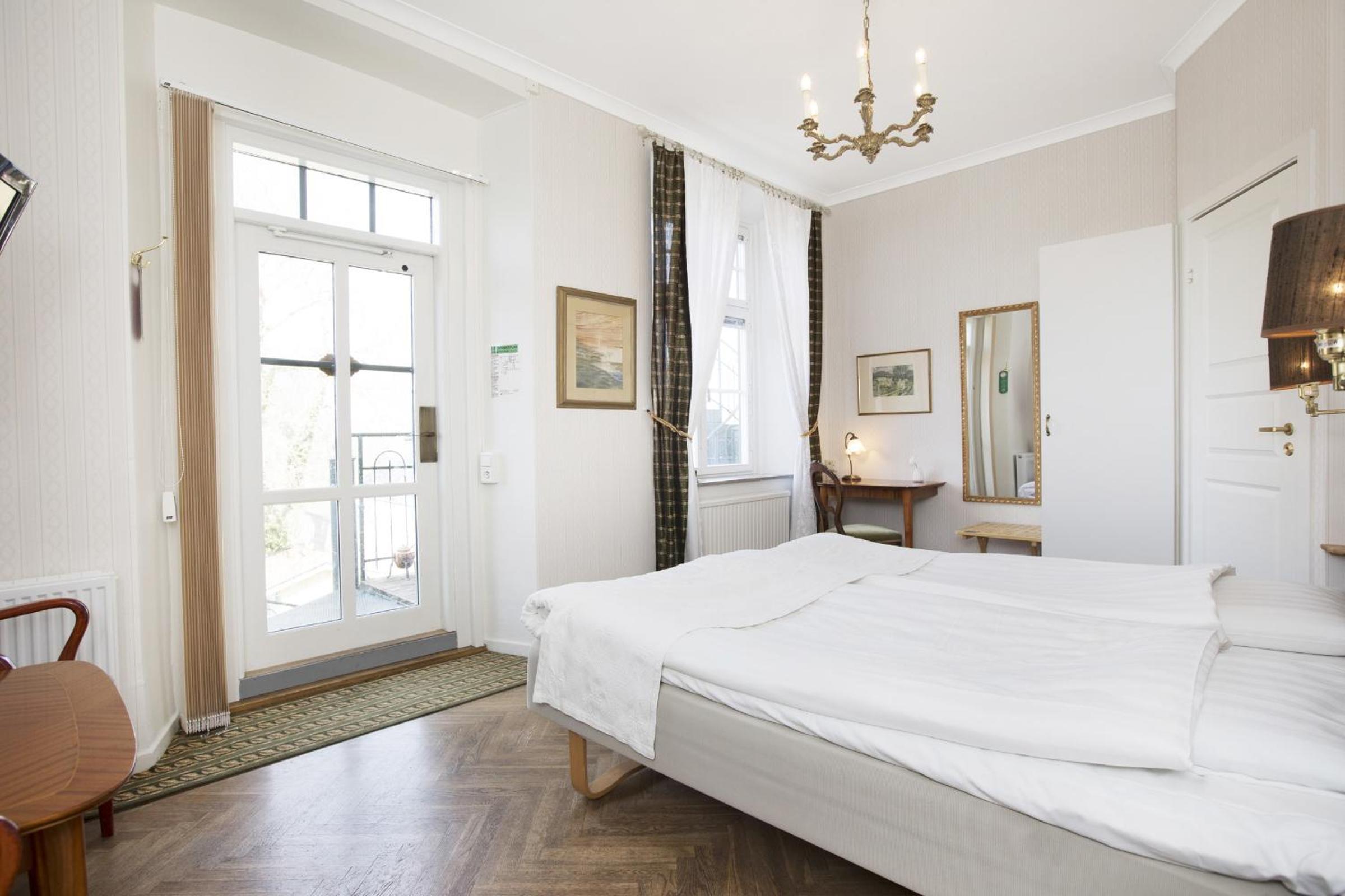 Double or Twin Room with Balcony