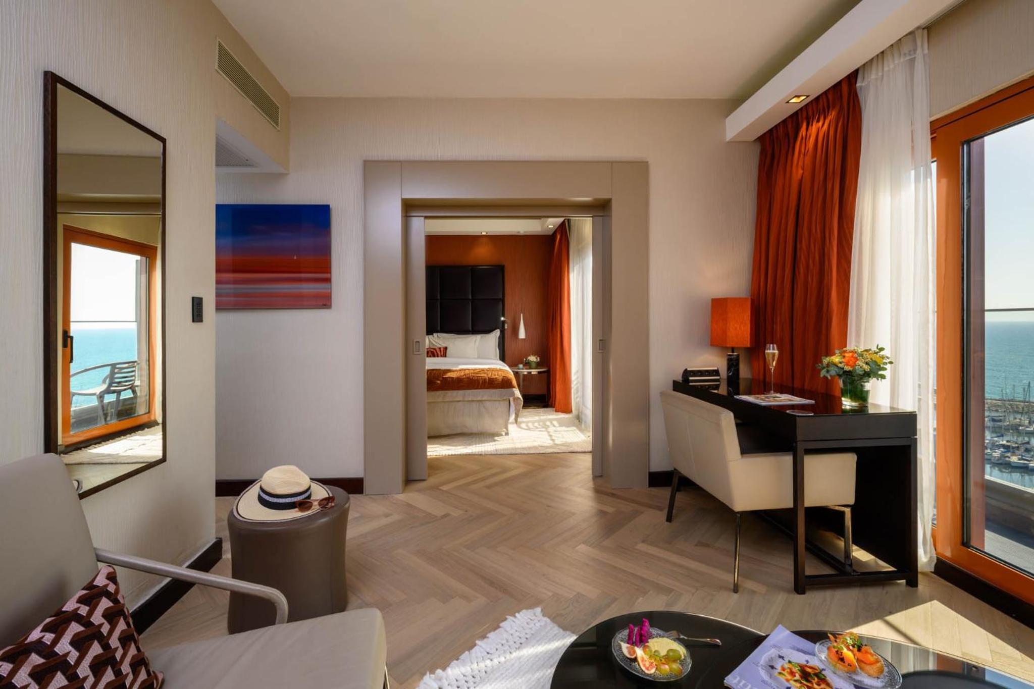 One-Bedroom Suite with Sea View