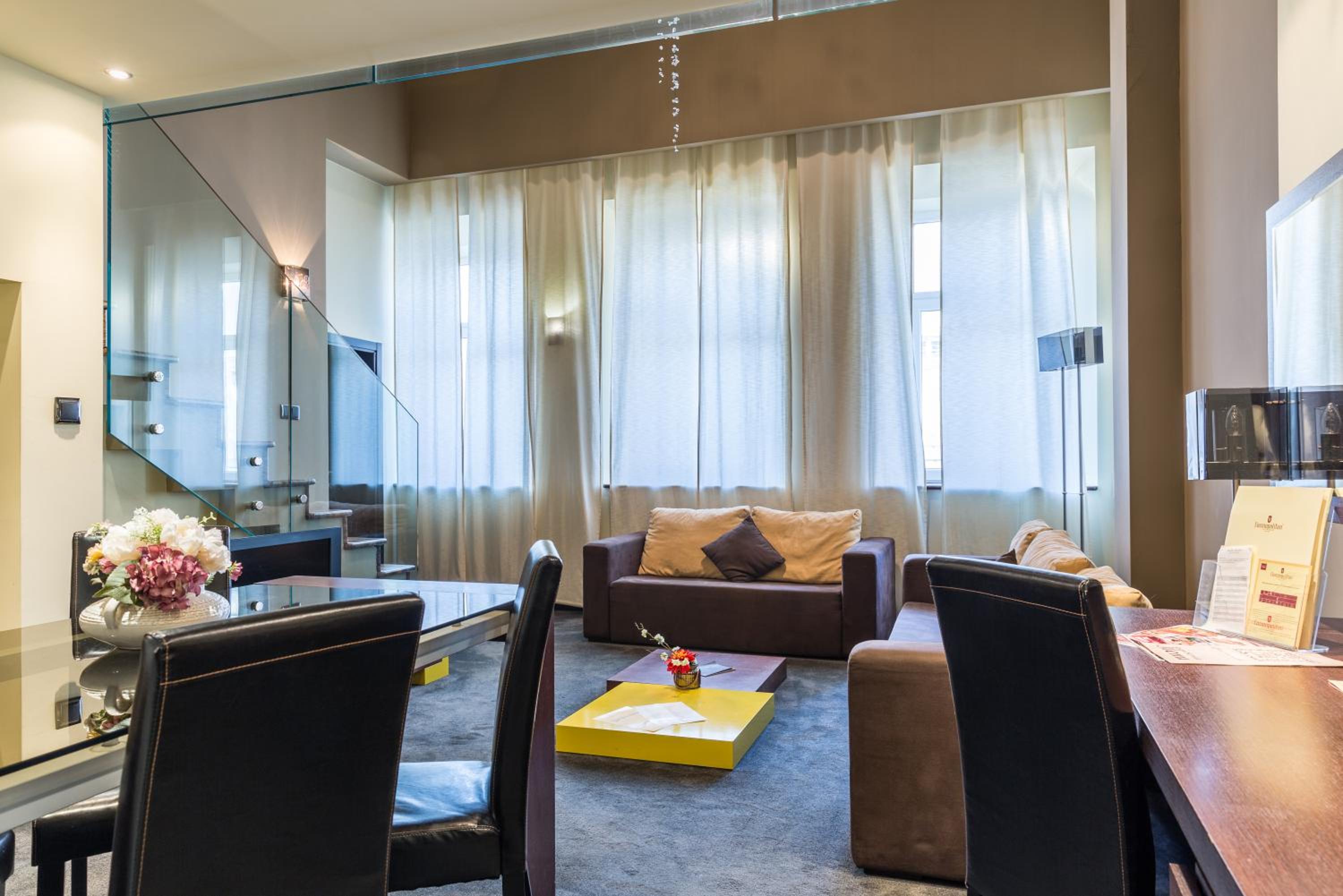 One-Bedroom Suite  - Free Pool & Gym