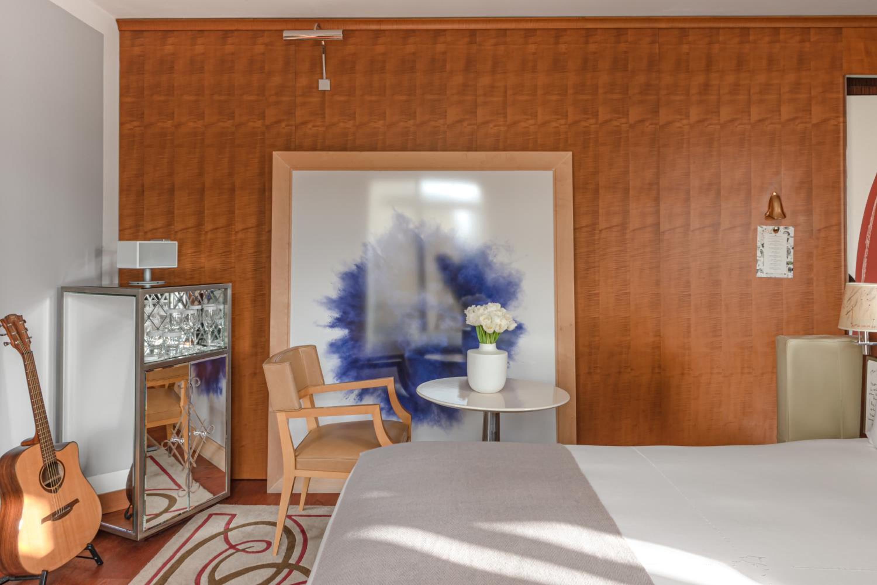 Deluxe Collection Room