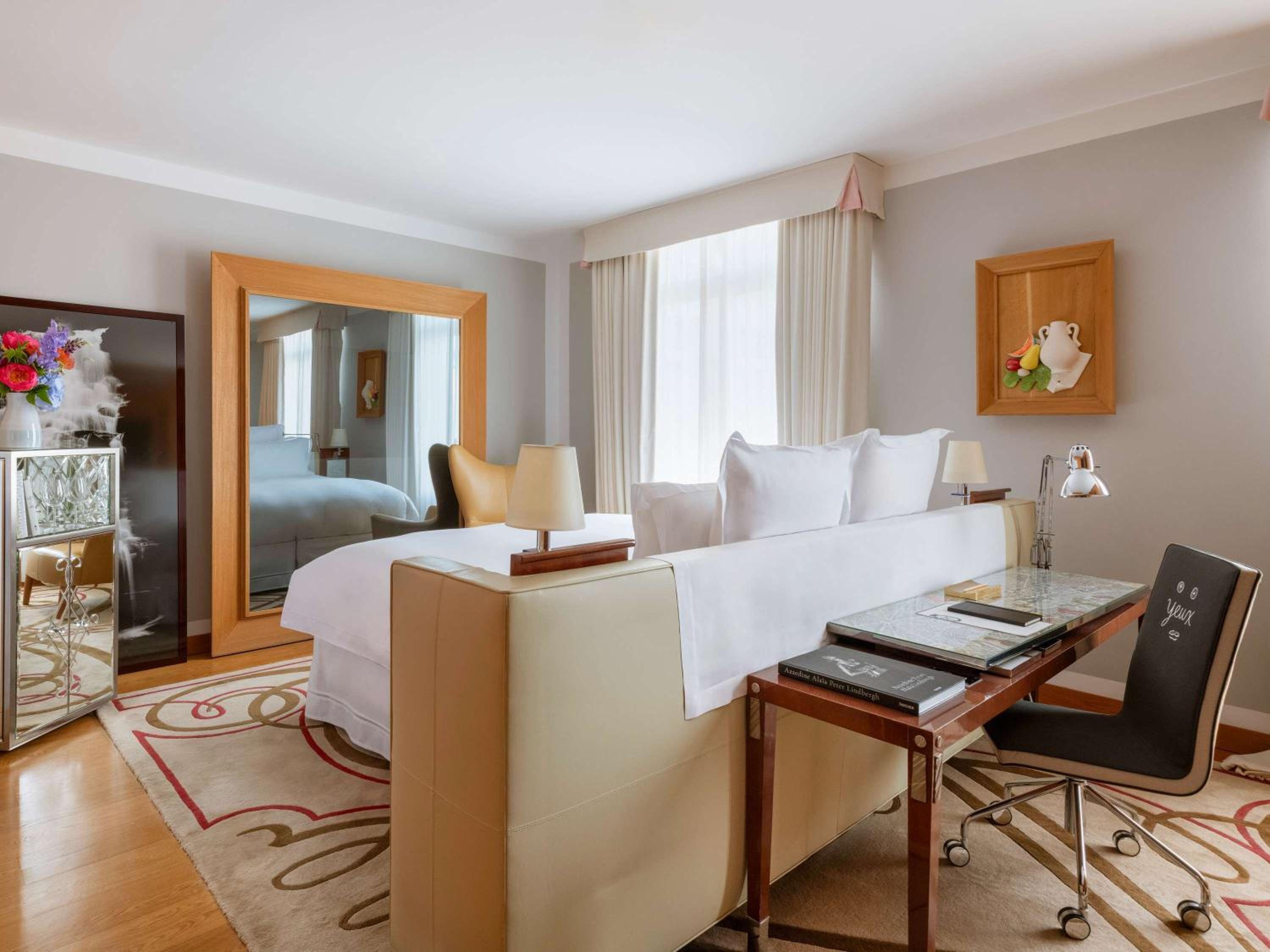 Deluxe Collection Room