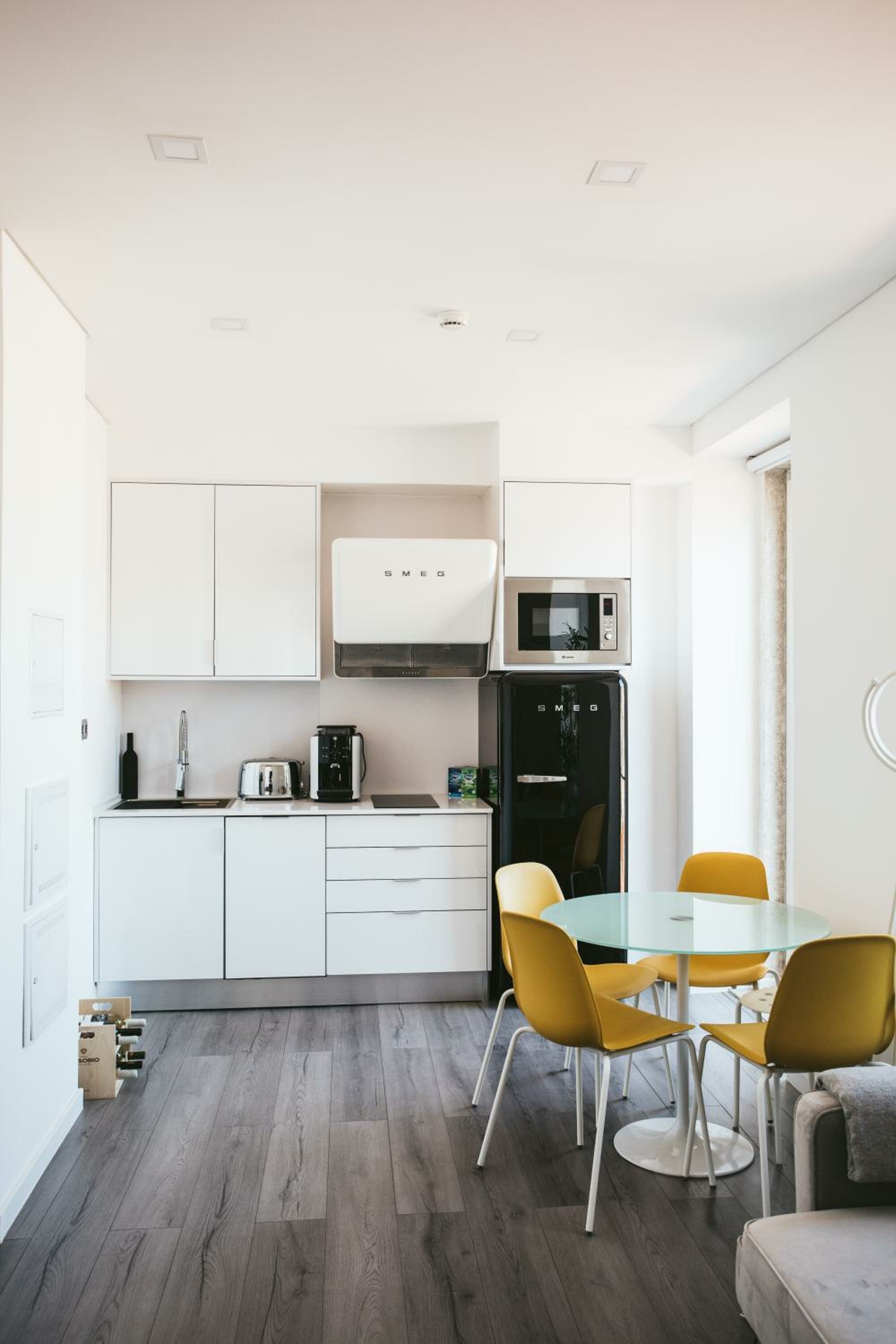 Deluxe One-Bedroom Apartment with Balcony and View