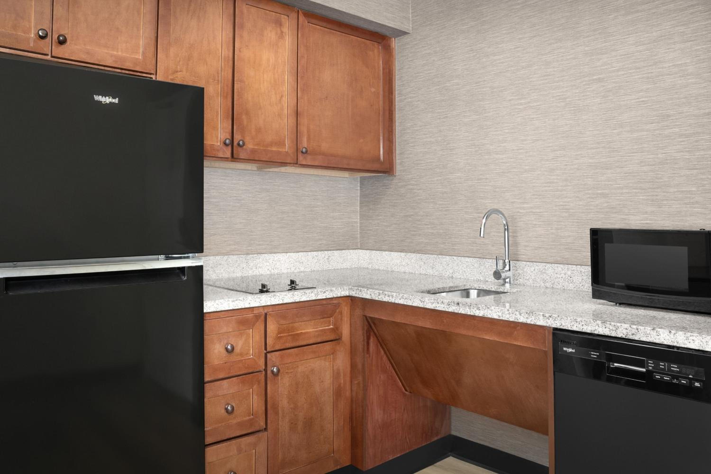 One-Bedroom Queen Suite