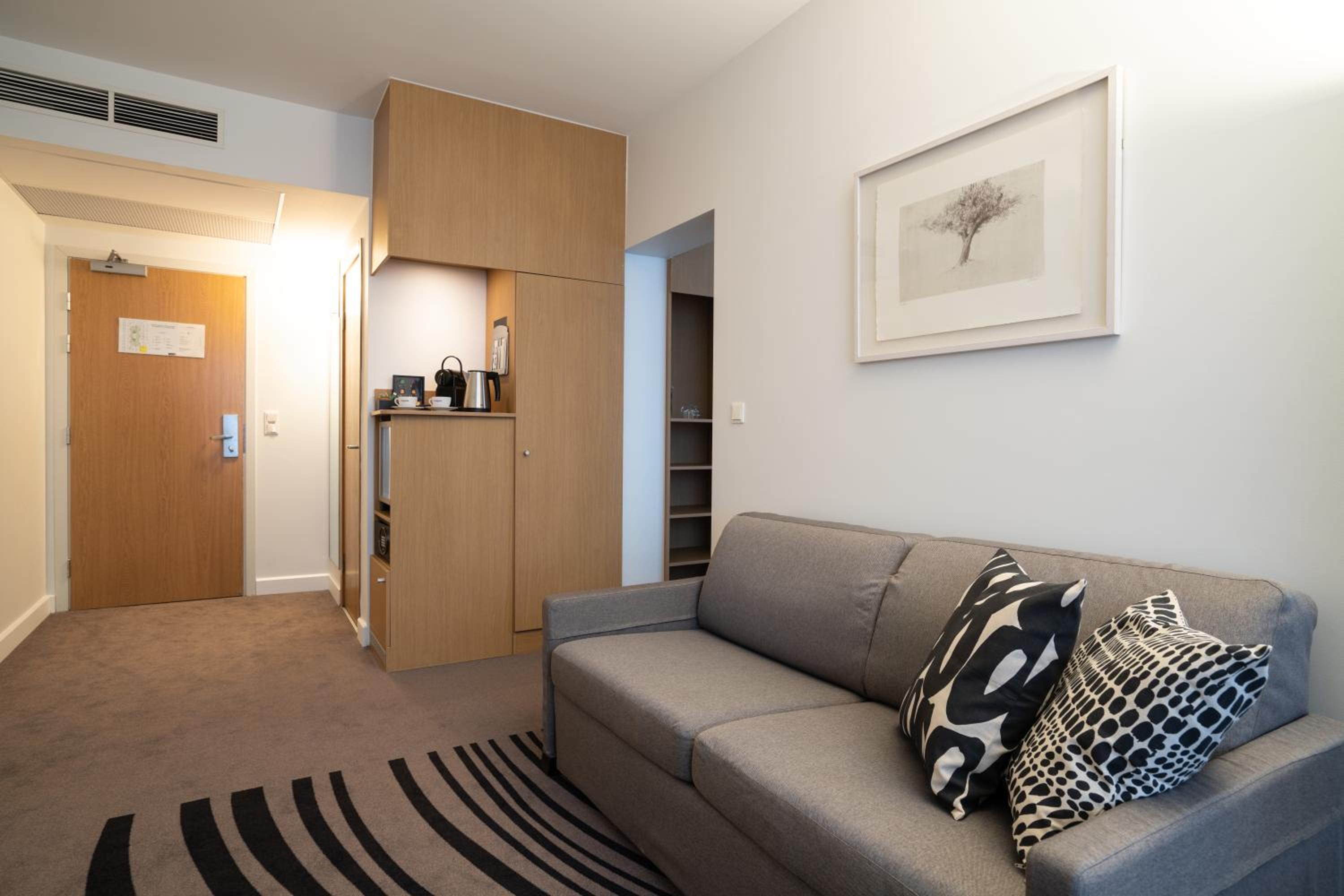 Queen Suite with Sofa in Living Room