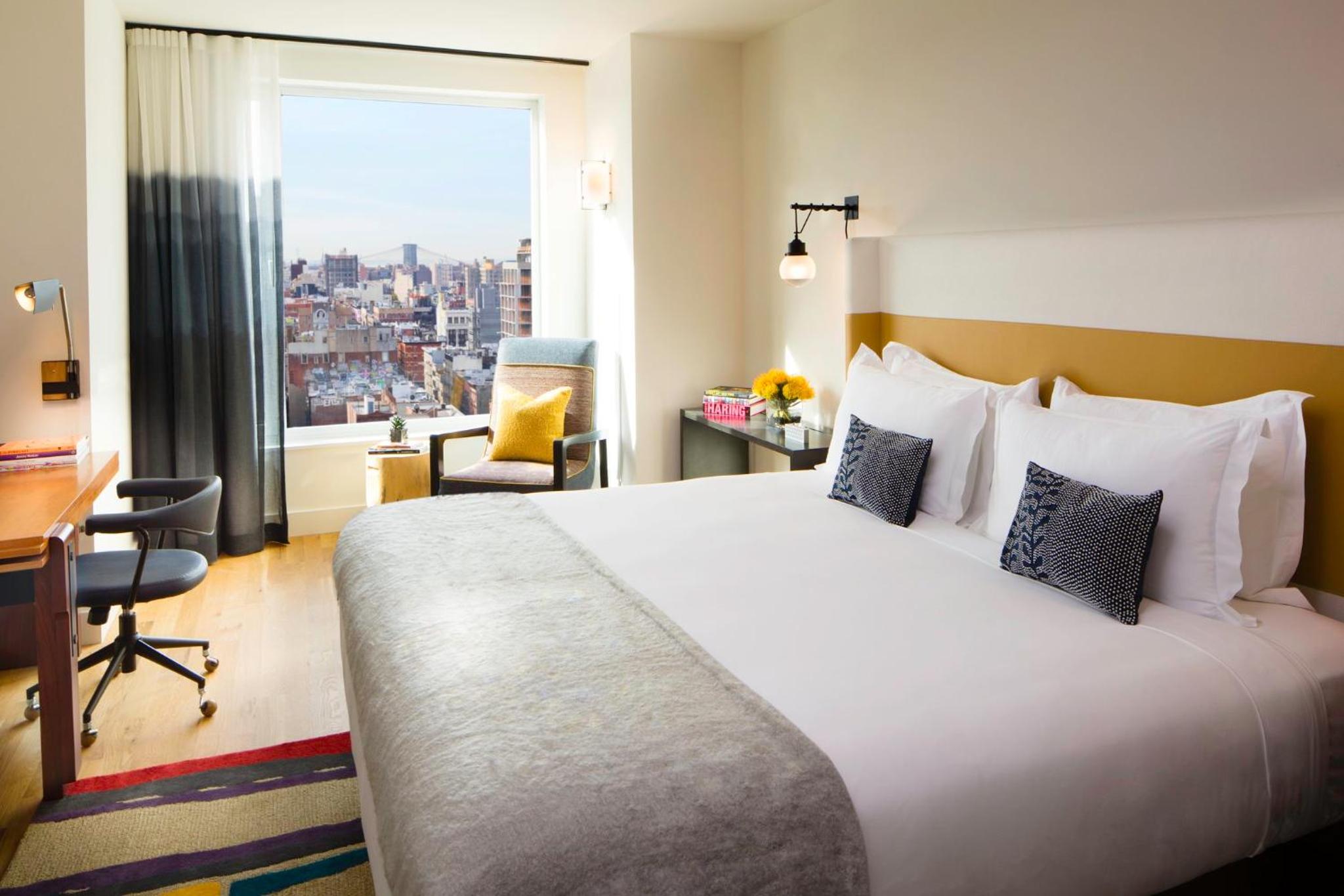 Standard King Room with City View
