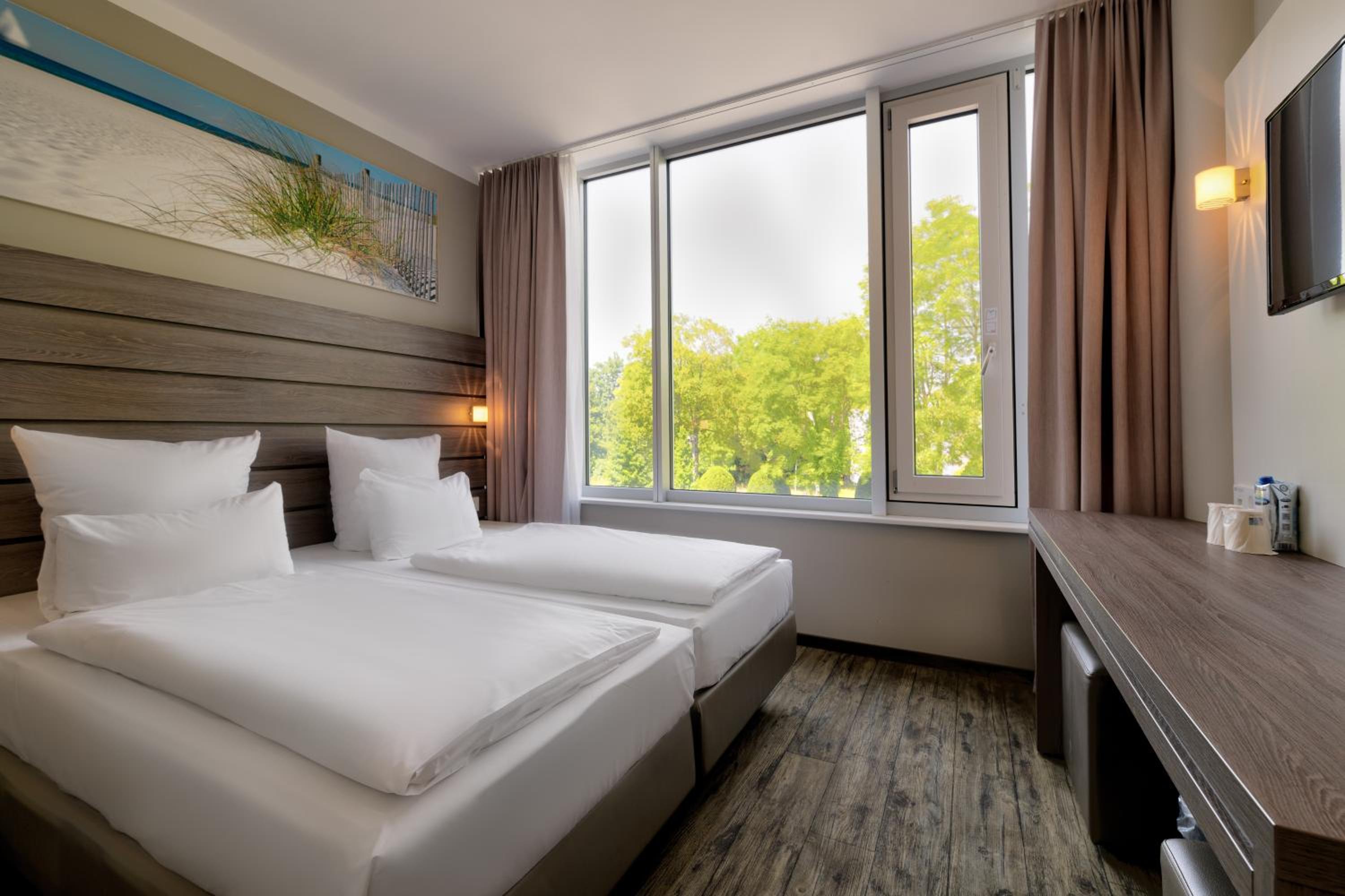 Standard Queen Room