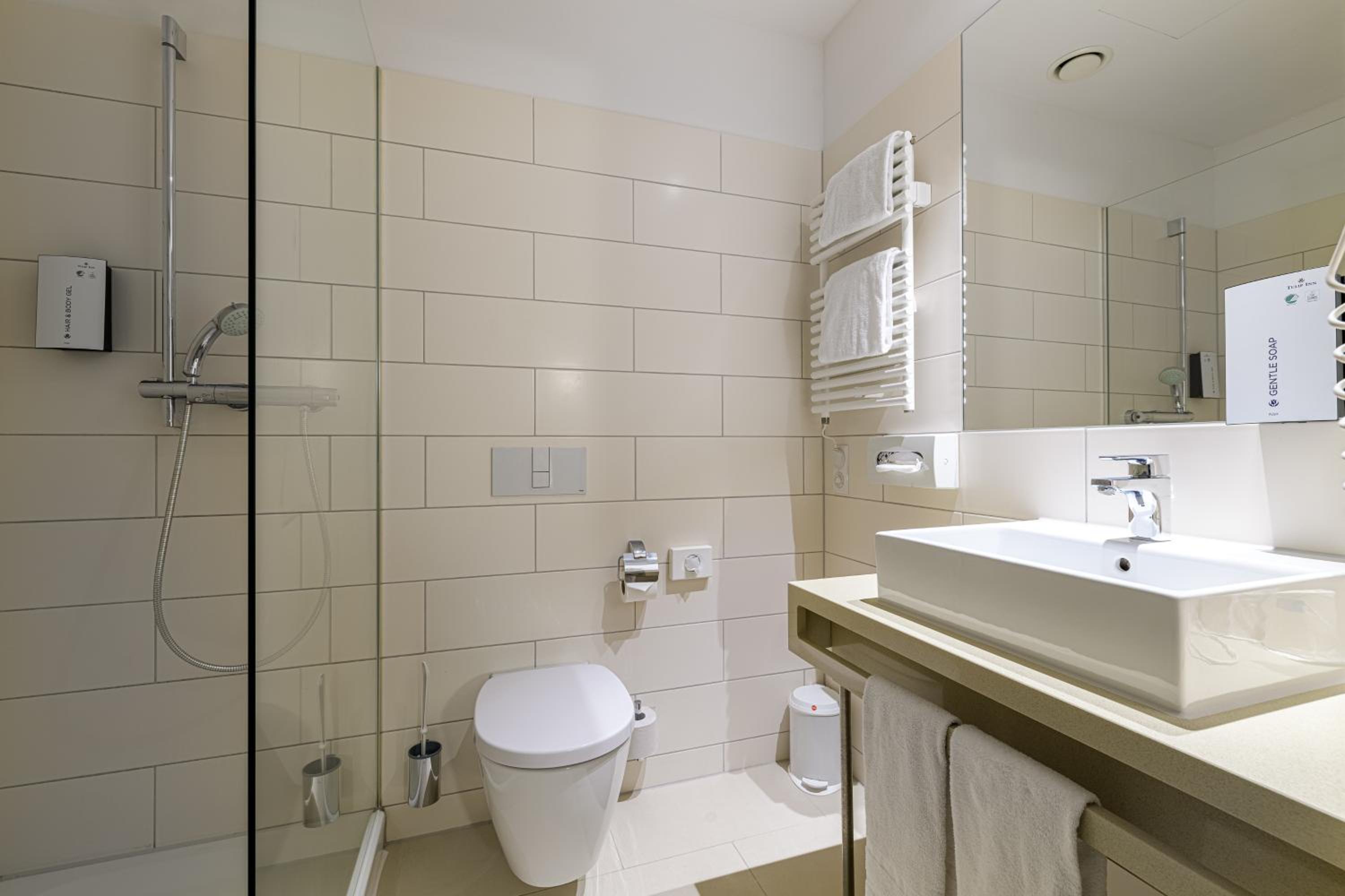 Standard Queen Room