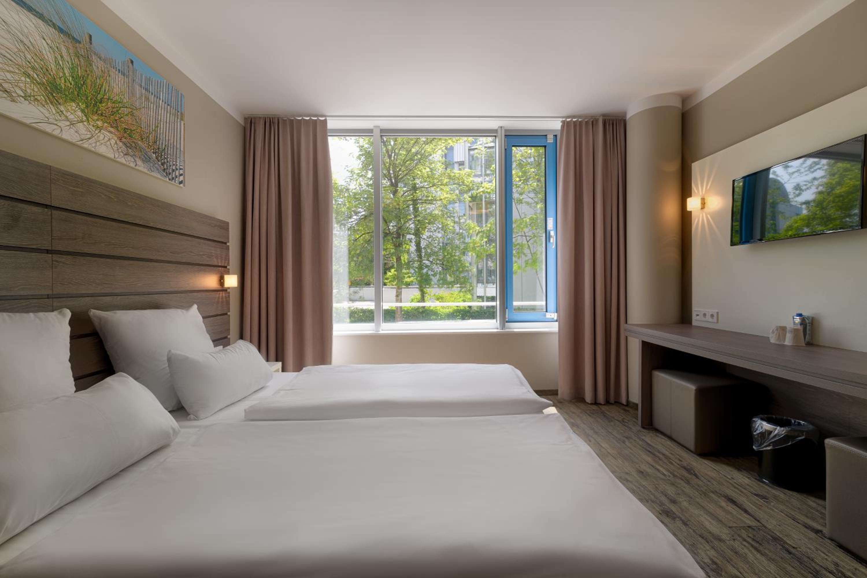 Standard Queen Room