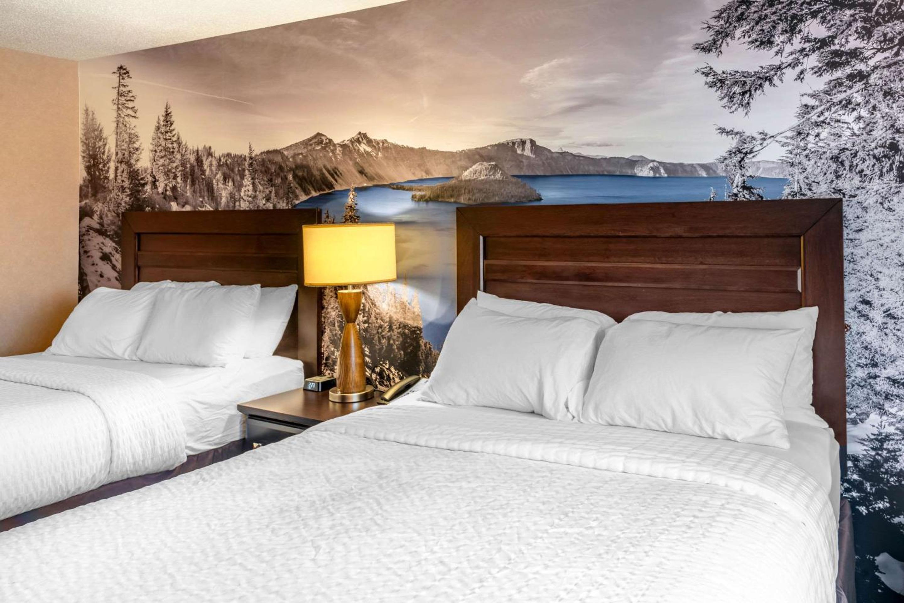 Queen Room With Two Queen Beds - Non-Smoking