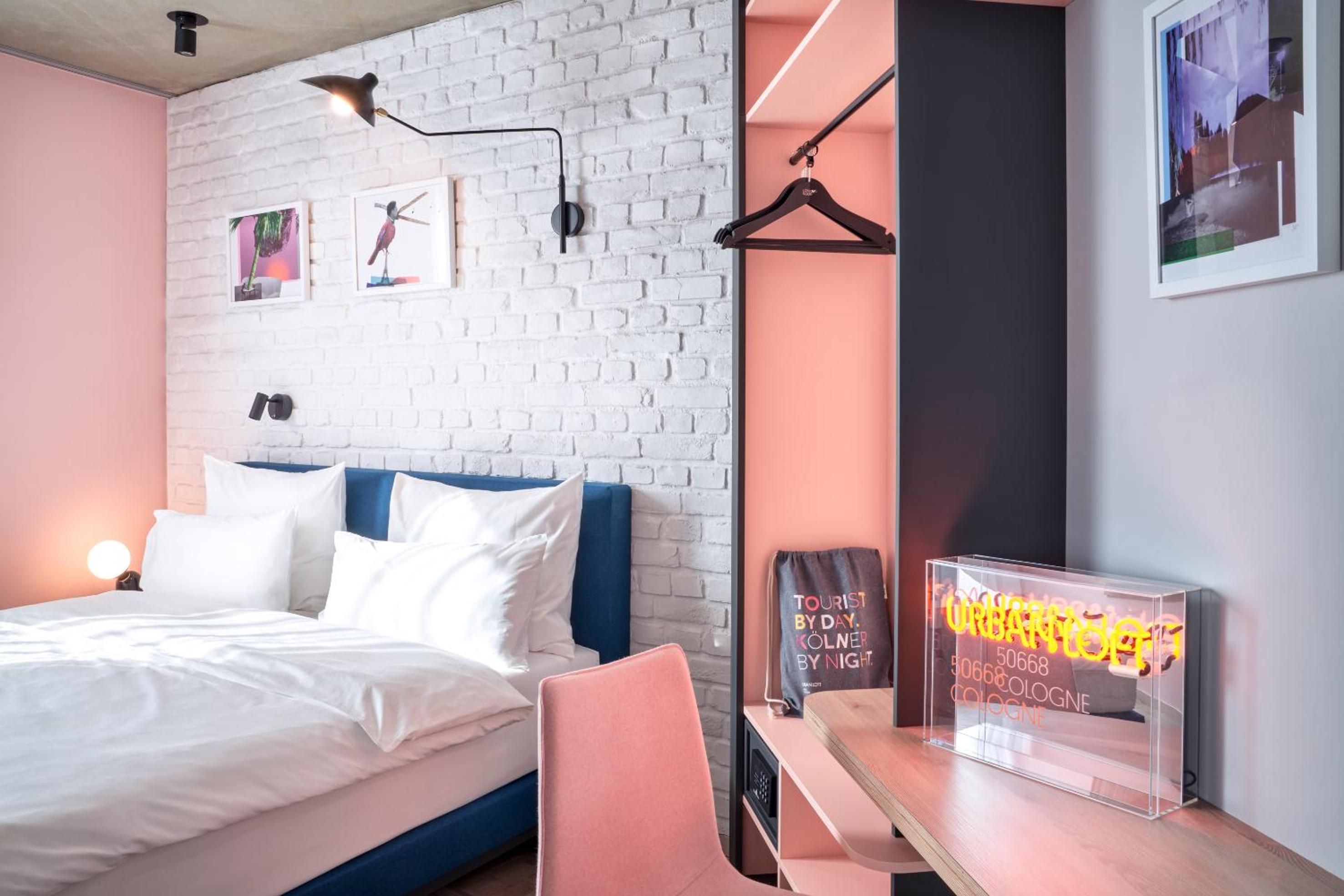 Large Double Room - "Urban Space"