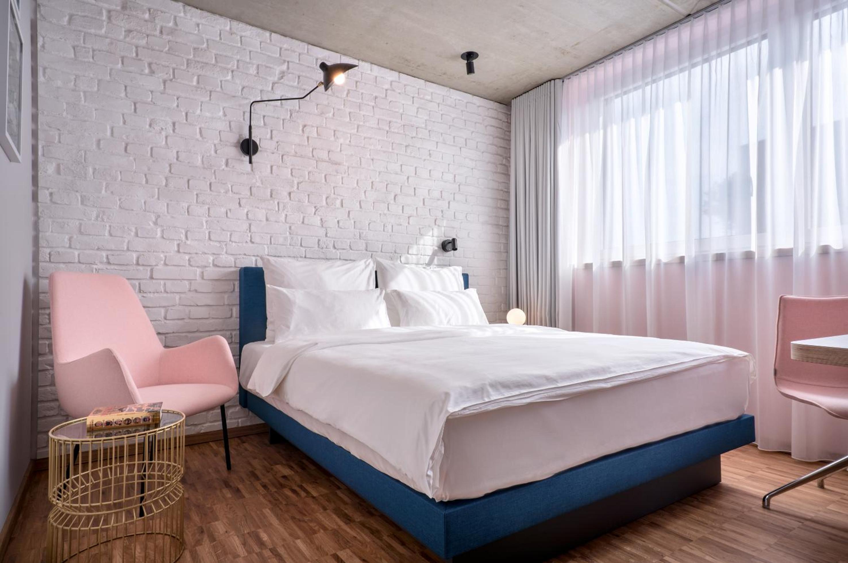 Large Double Room - "Urban Space"