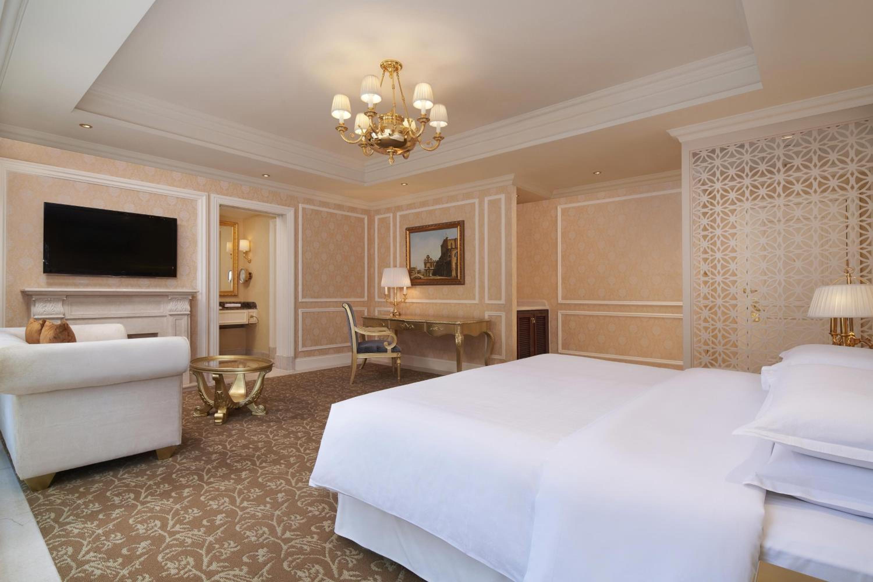 Club Deluxe King Room