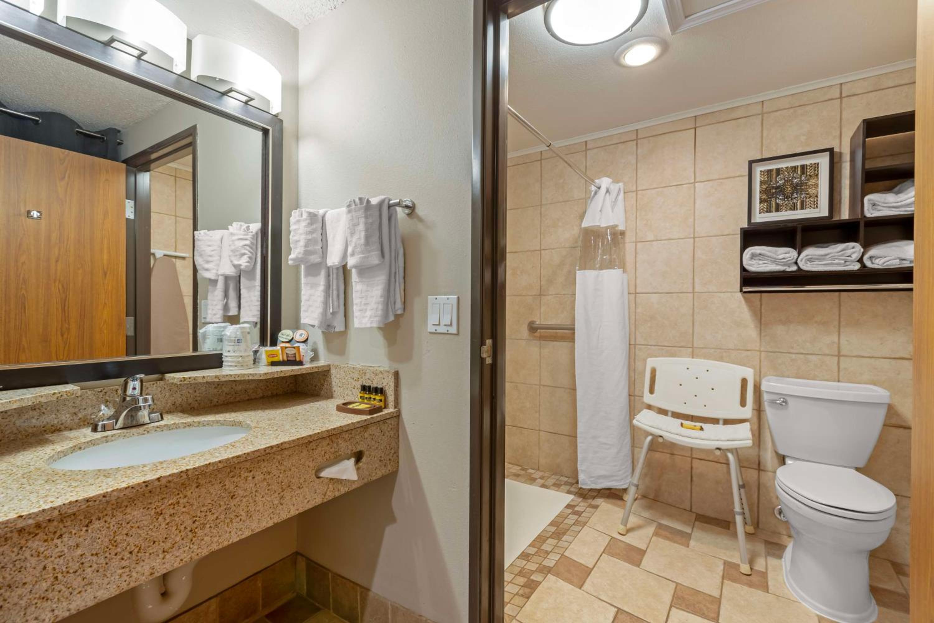 Queen Room with Two Queen Beds - Accessible/Non-Smoking 