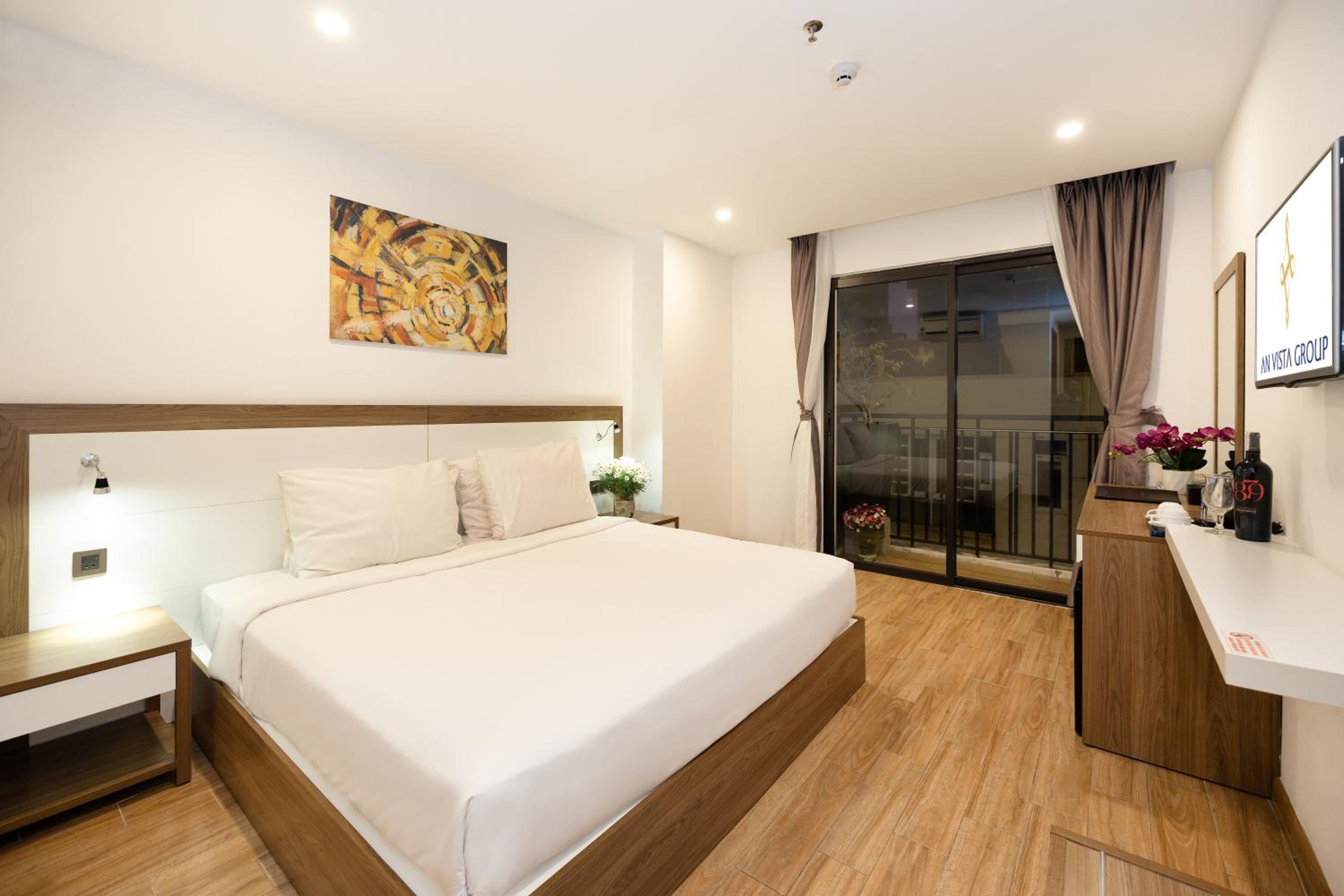 Deluxe Double or Twin Room with Mountain View and Balcony