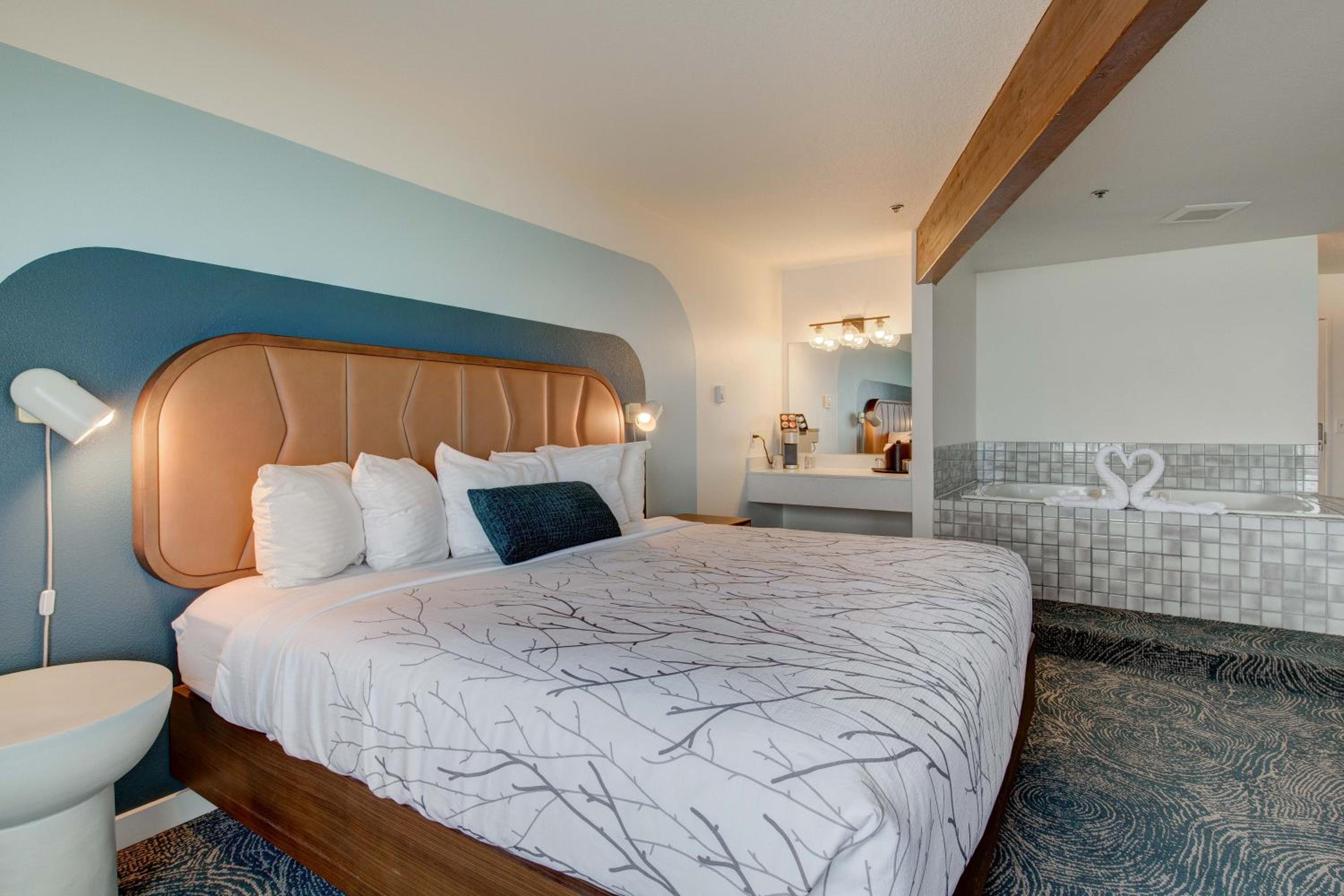 King Suite with Jacuzzi - Ocean View