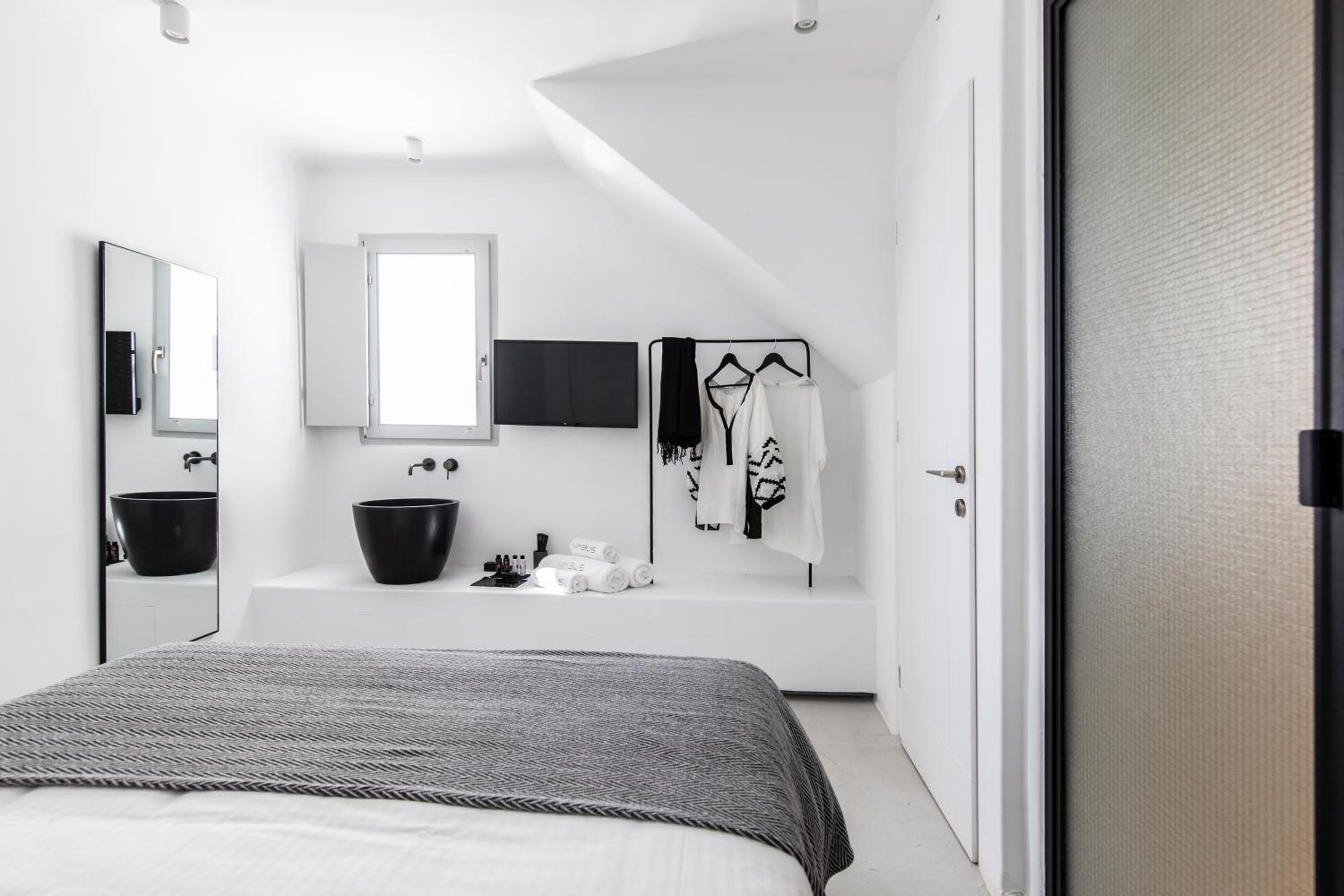 Nimbus Maisonette with Sea View & Outdoor Hot Tub