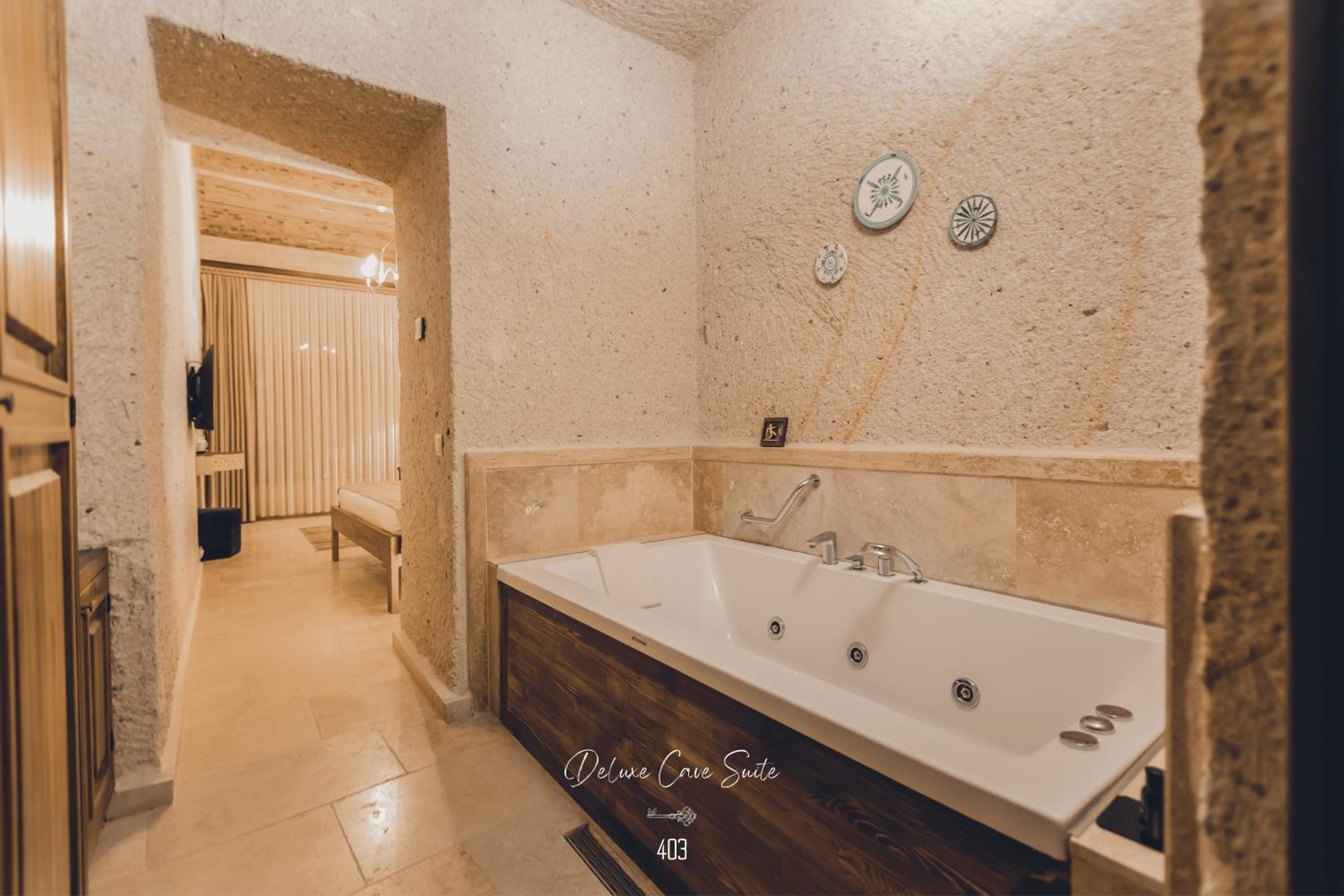 Deluxe Cave Suite with Jacuzzi